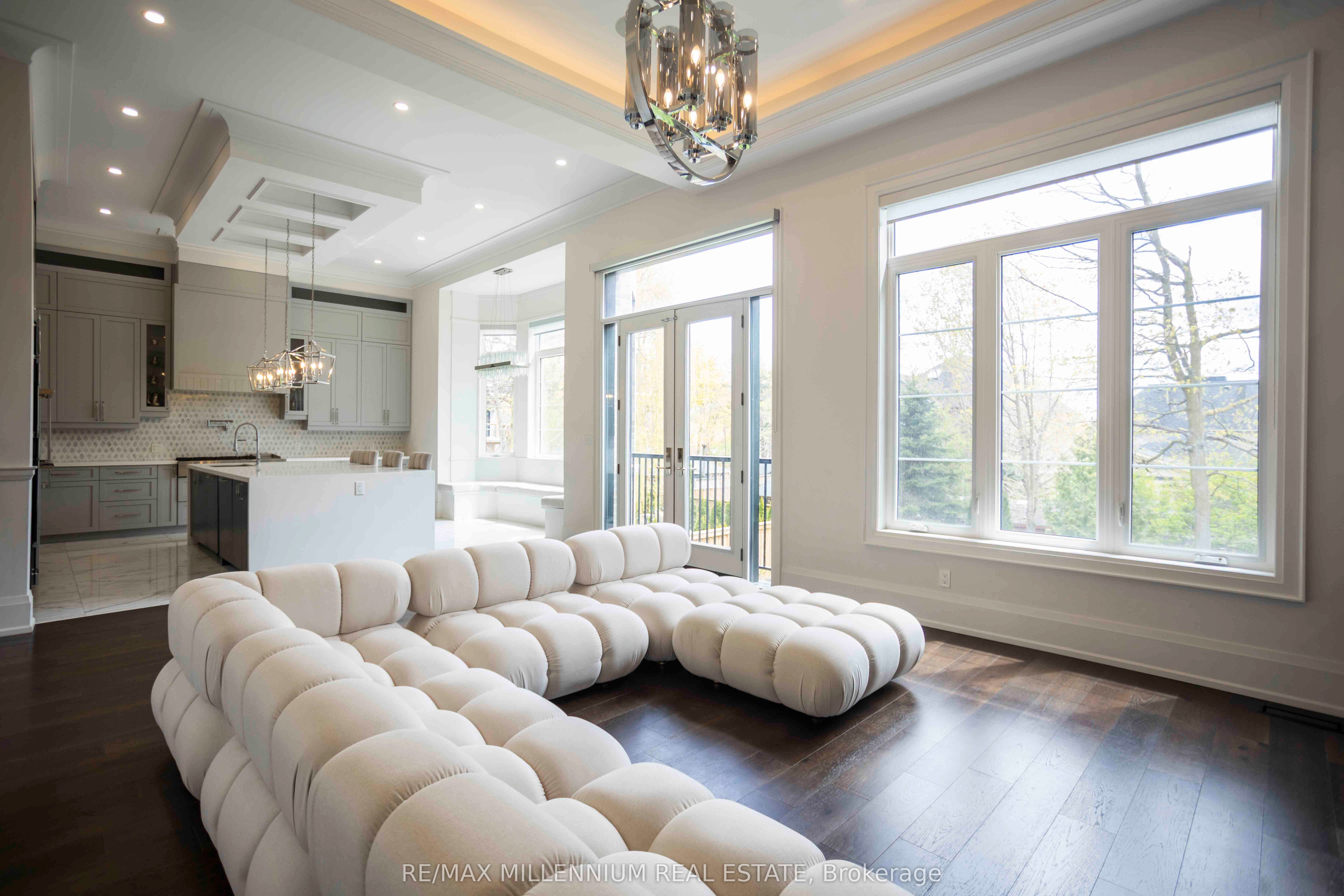 413 Sheppard Avenue Property Photo 10