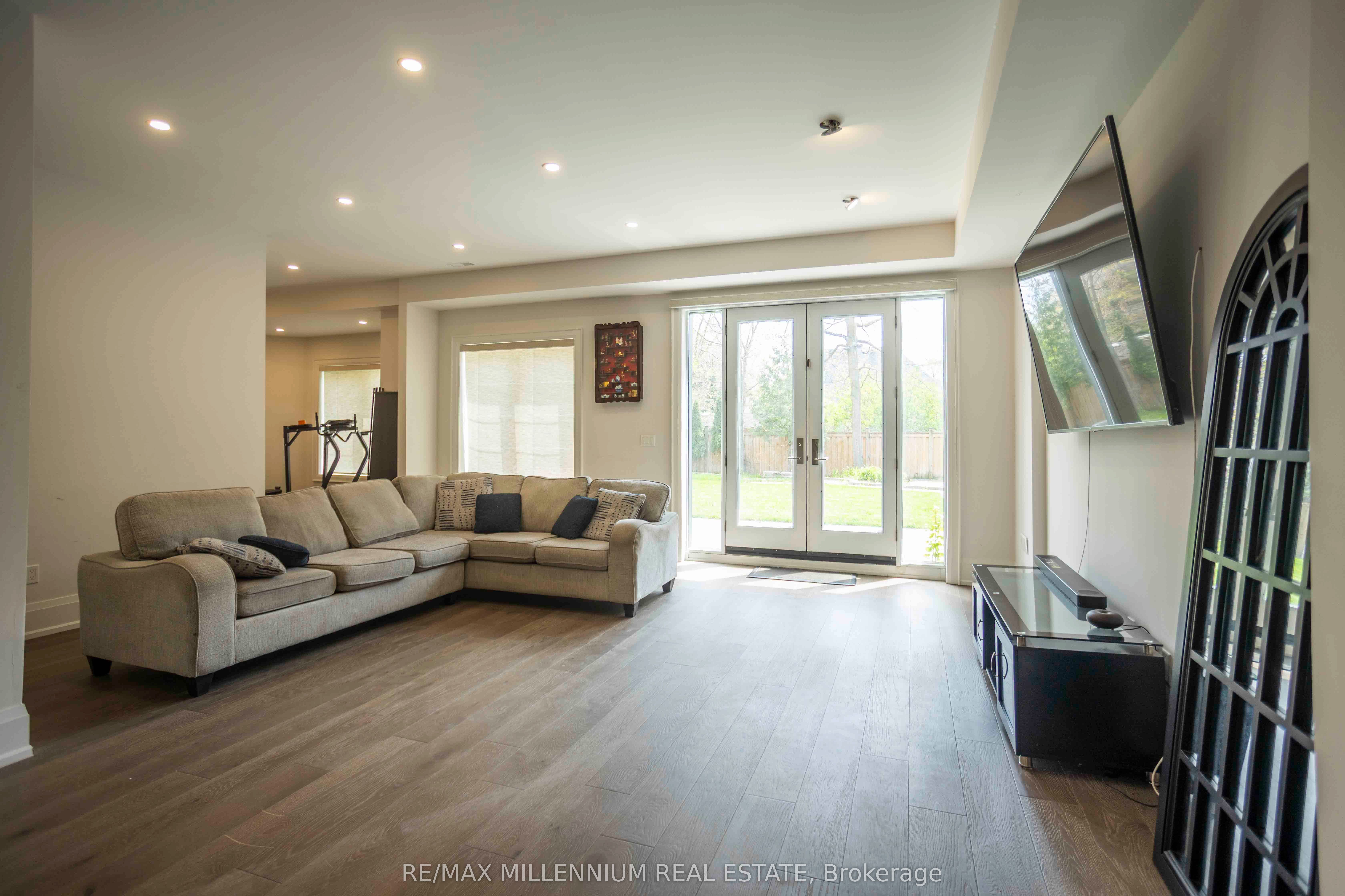 413 Sheppard Avenue Property Photo 22