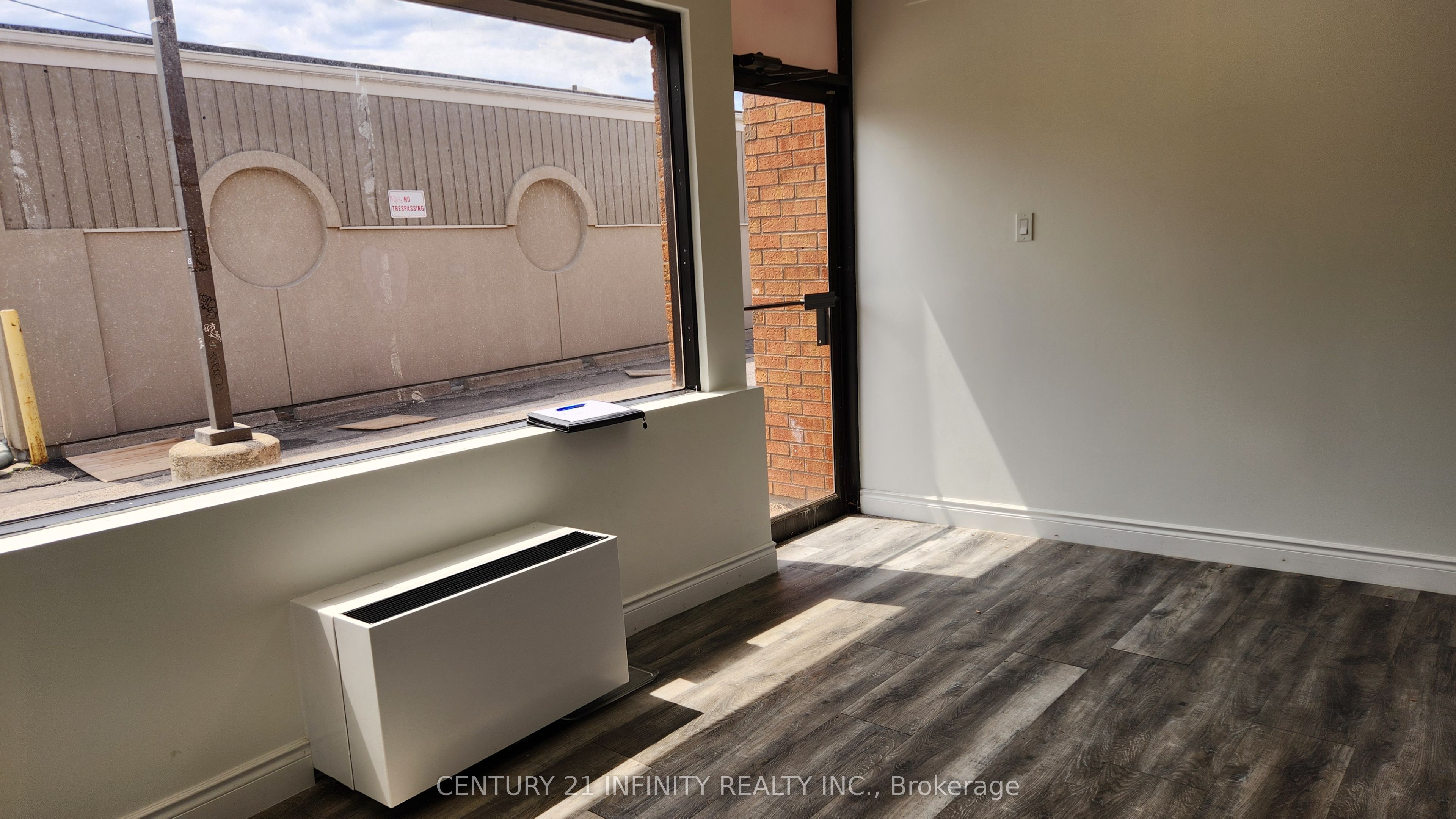 153 Brock Street N 5 Property Photo 2