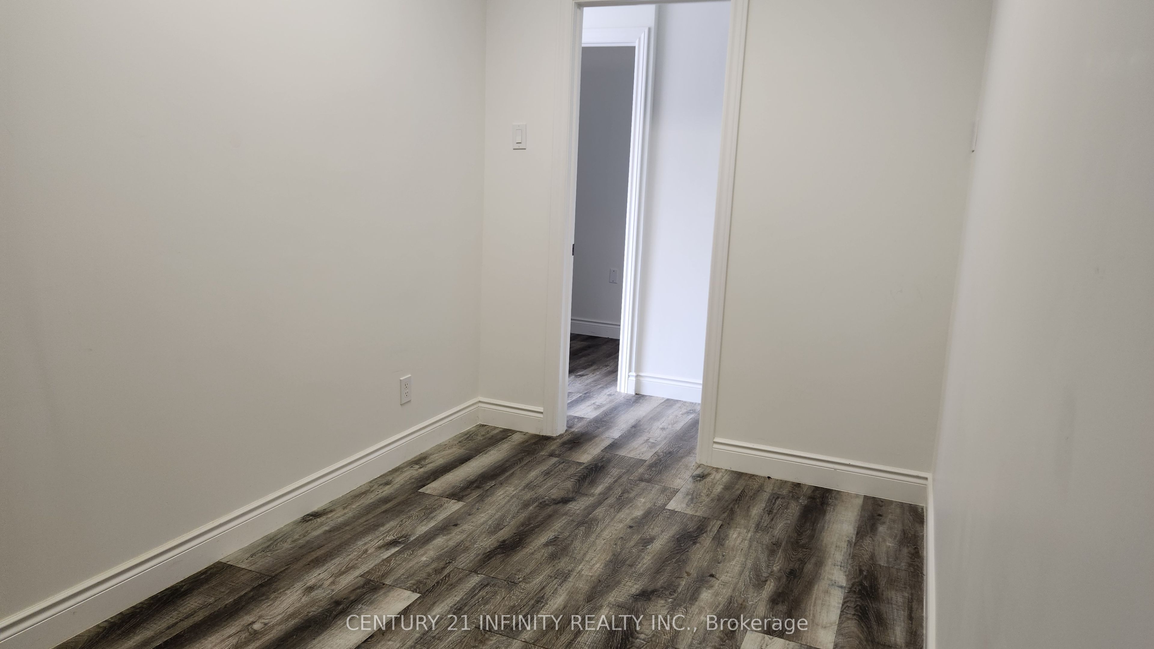 153 Brock Street N 5 Property Photo 3