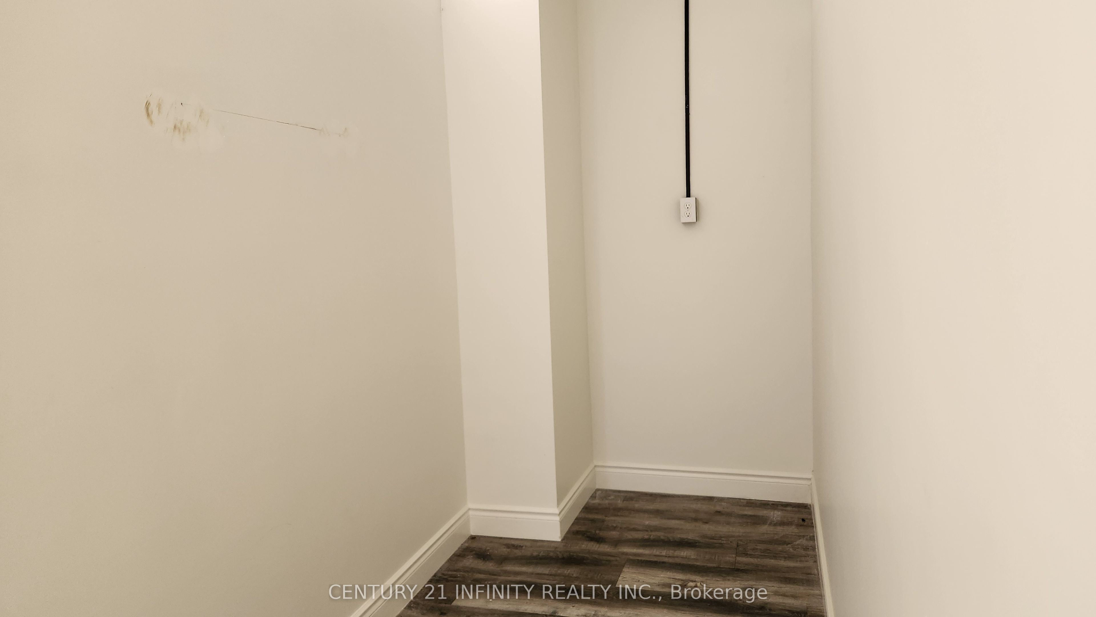 153 Brock Street N 5 Property Photo 4