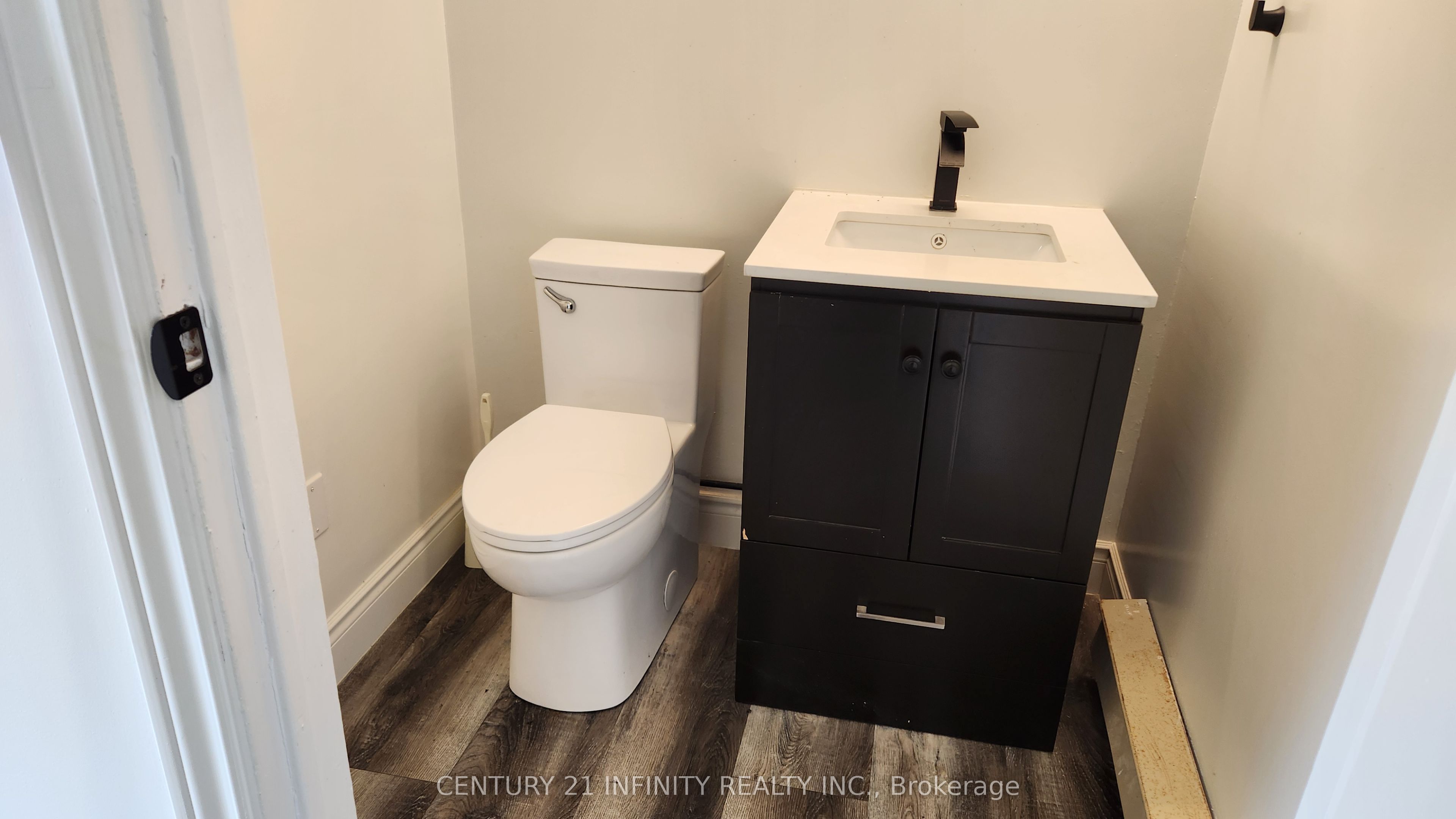 153 Brock Street N 5 Property Photo 5