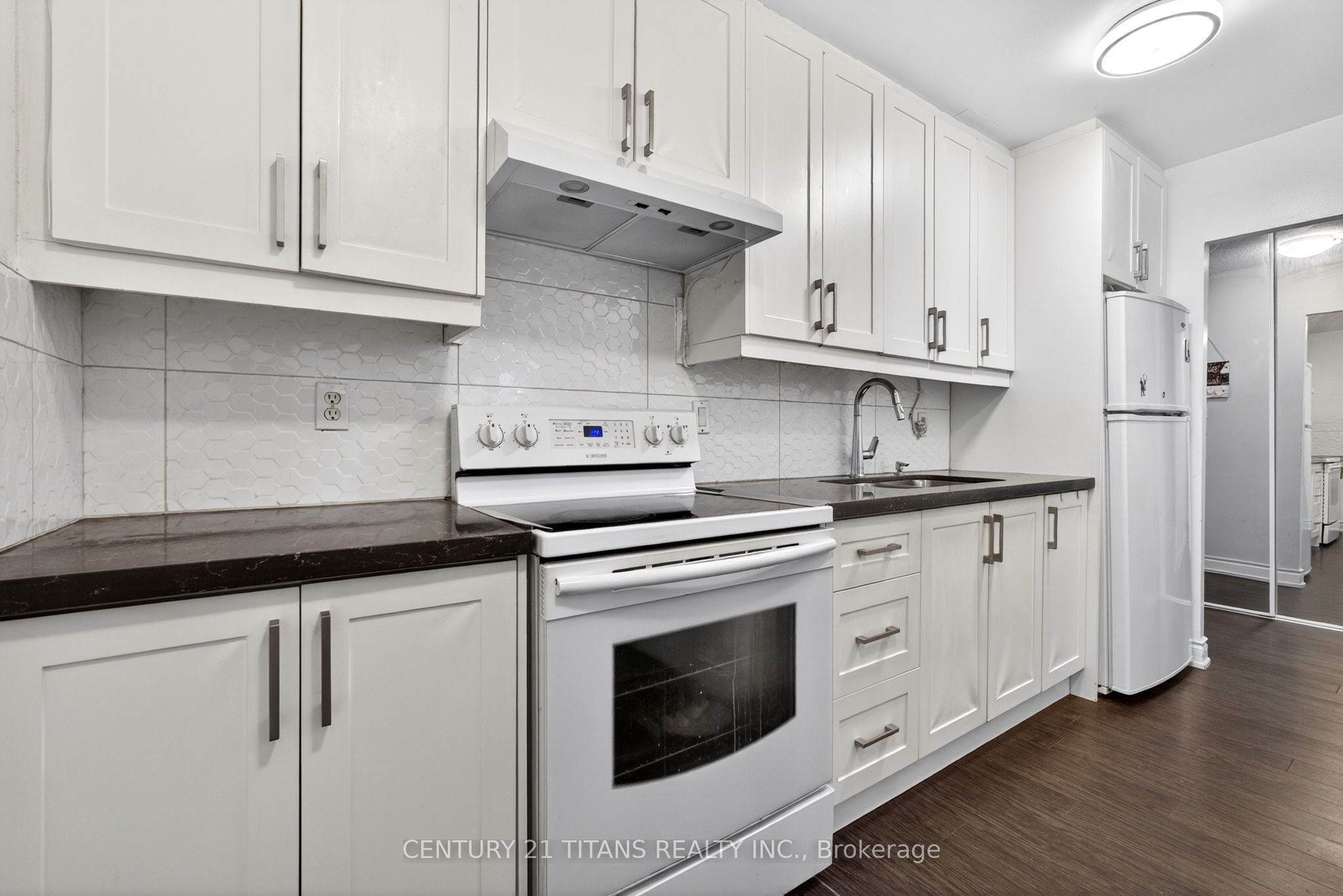 100 Mornelle Court 1018 Property Photo 10