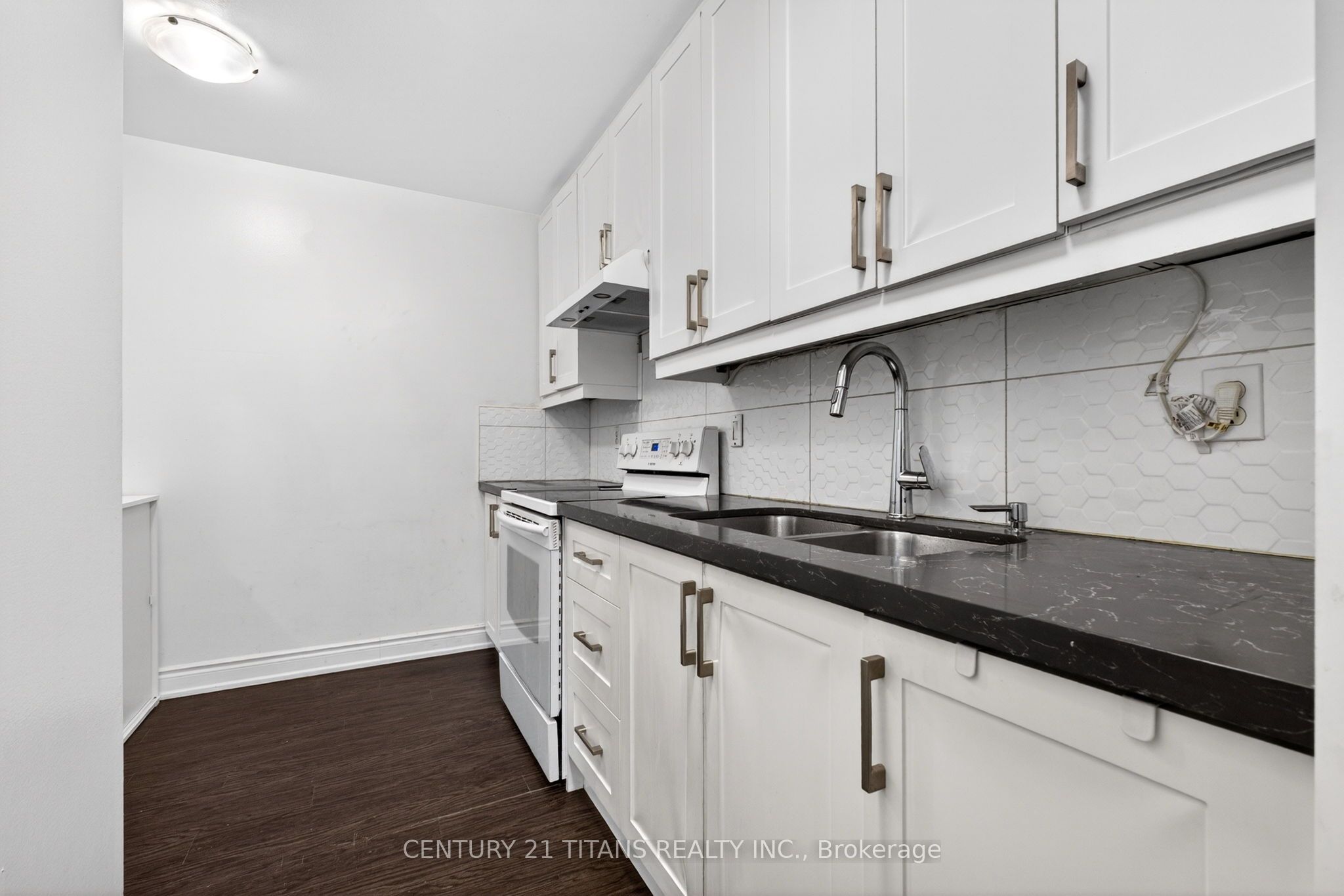 100 Mornelle Court 1018 Property Photo 11