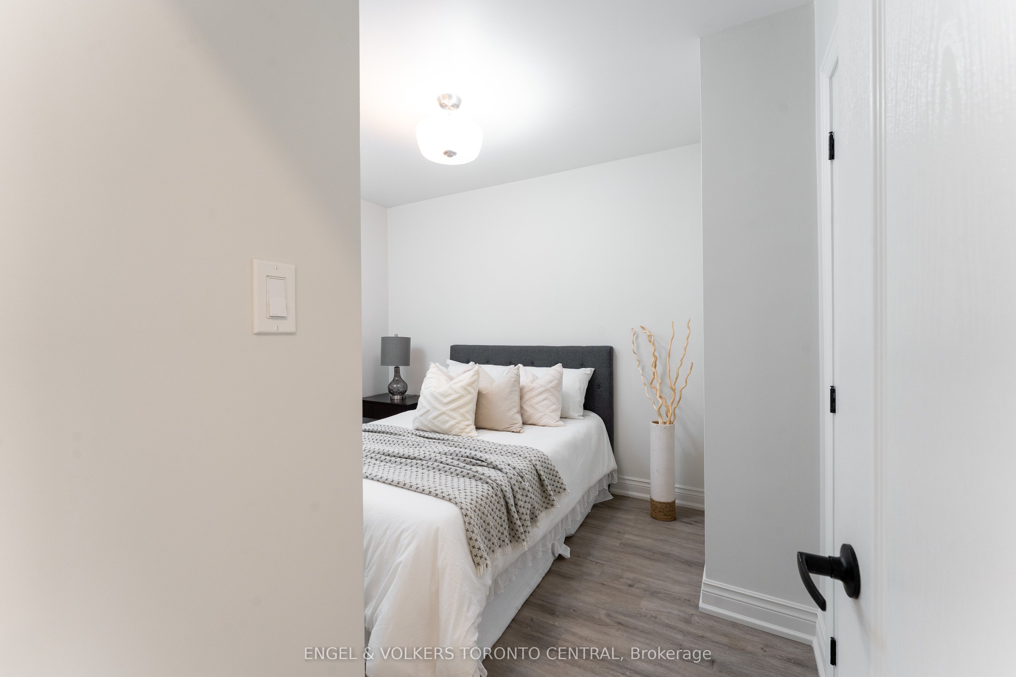 767 Phillip Murray Avenue Property Photo 16
