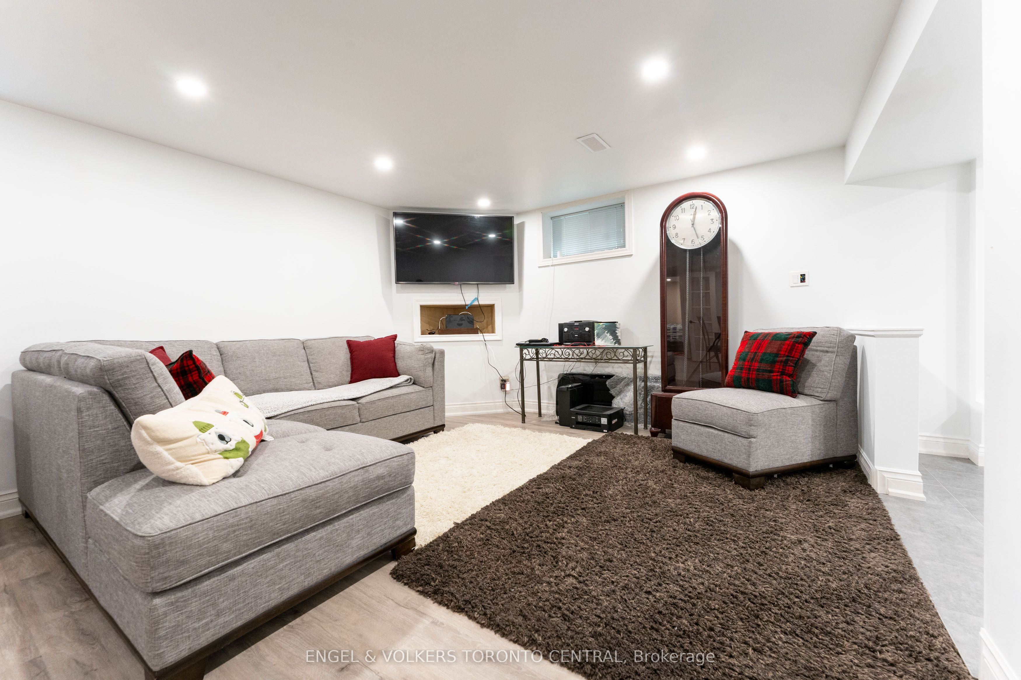 767 Phillip Murray Avenue Property Photo 22