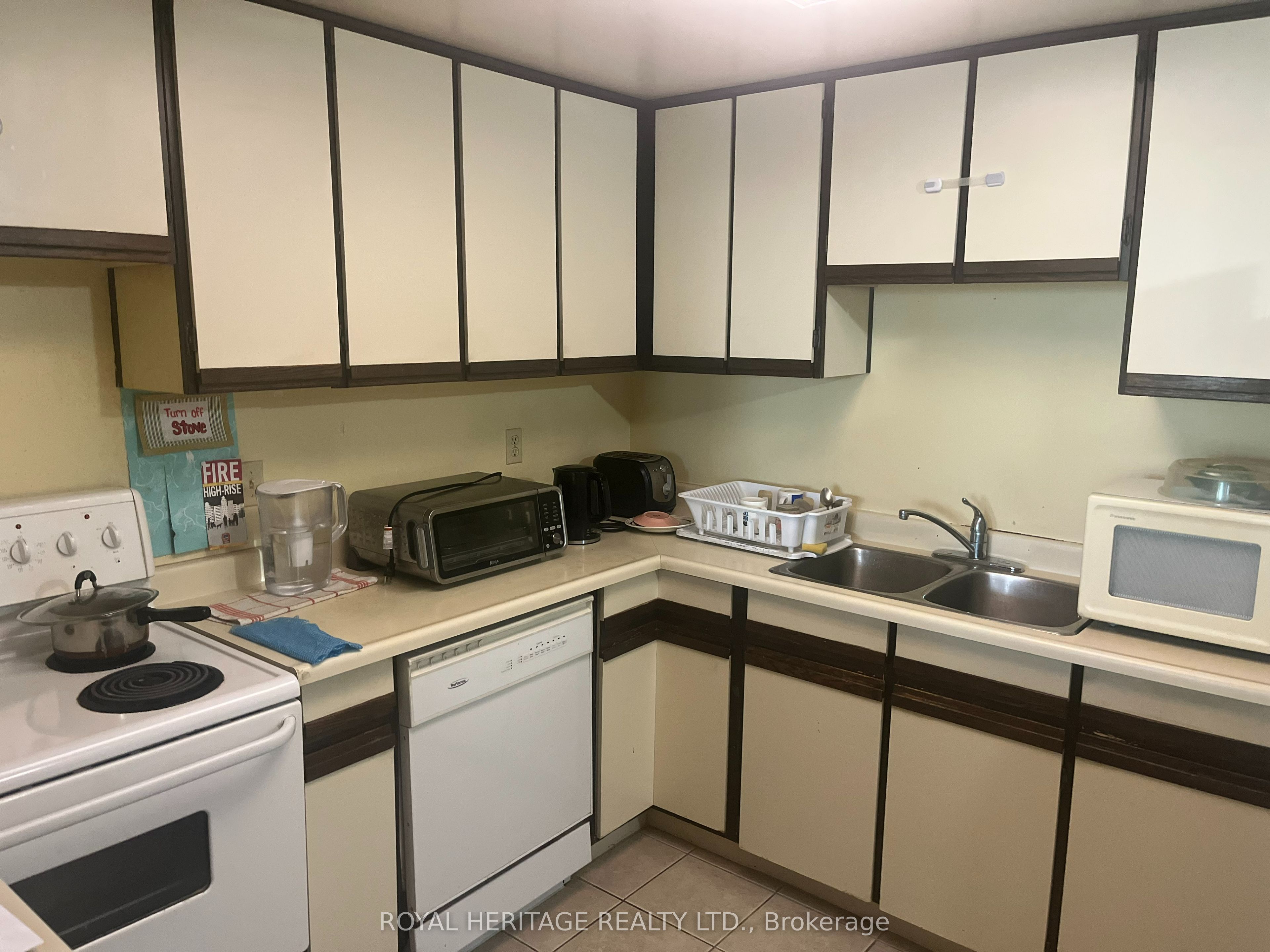 20 Dean Park Road 617 Property Photo 14