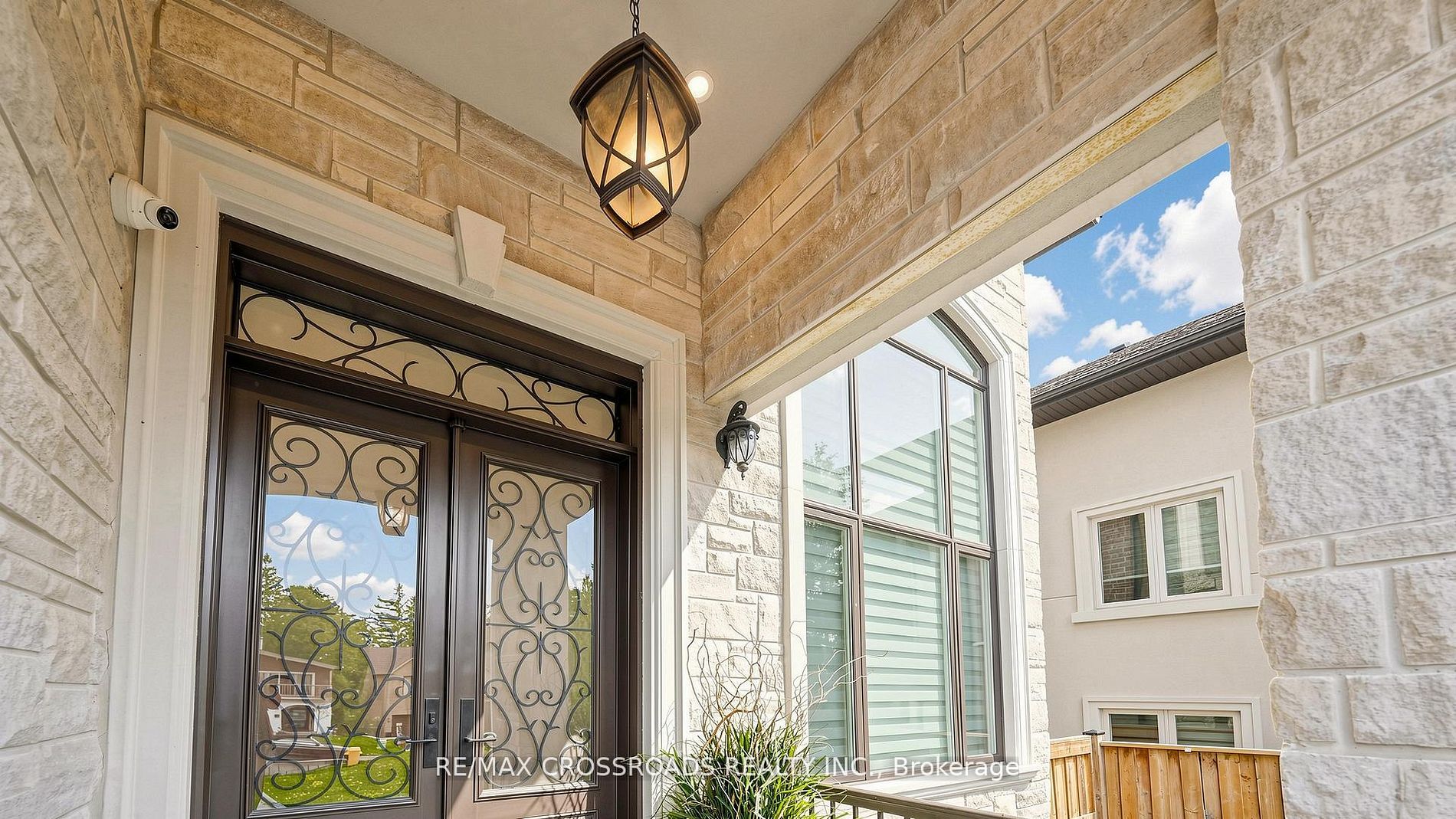 1427 Rosebank Road Property Photo 3