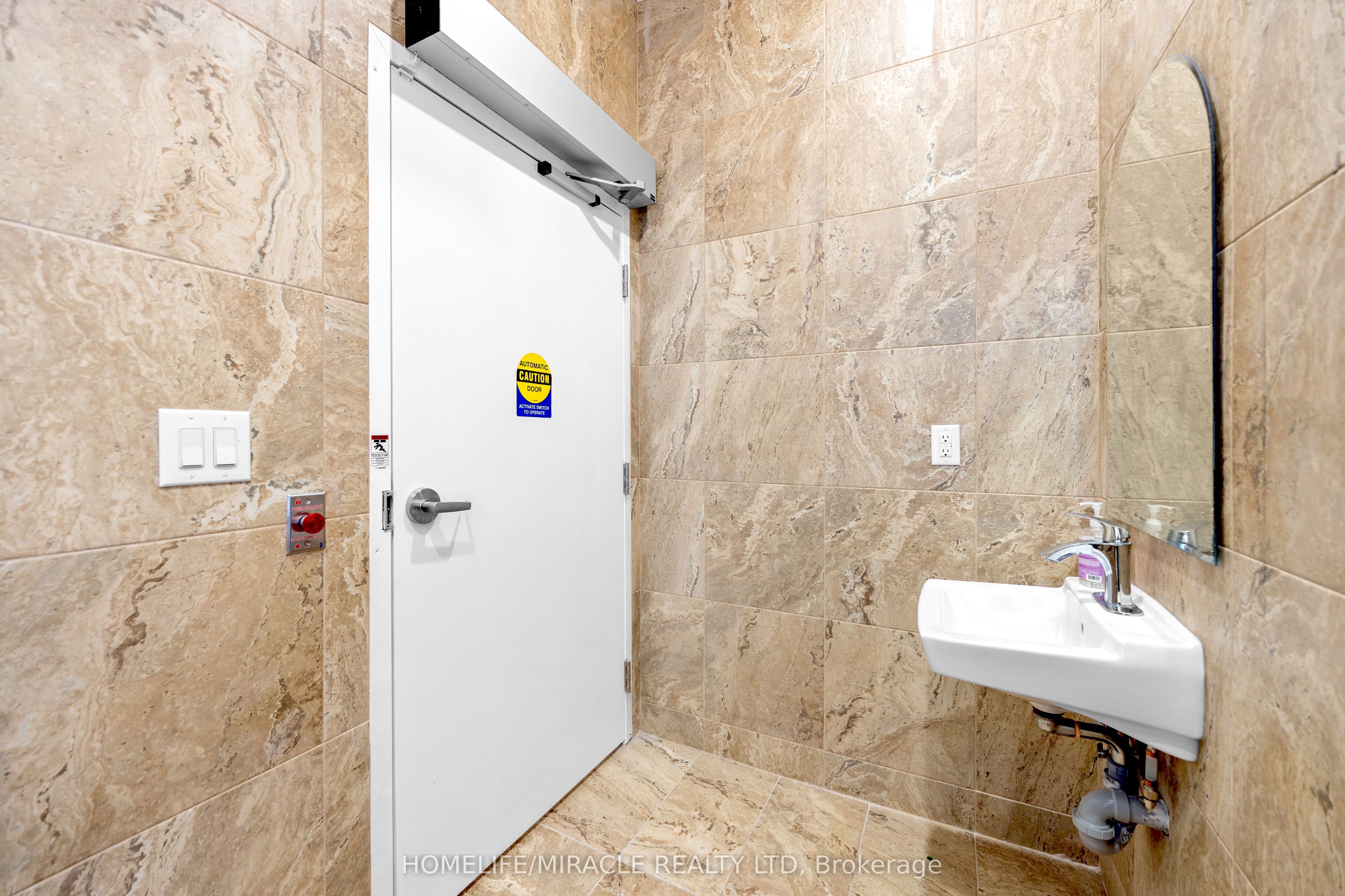 128 Brock Street N Property Photo 23