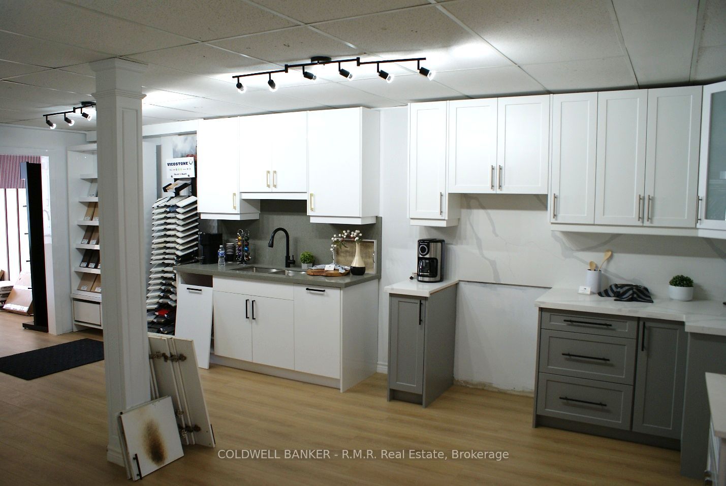 21 Bond Street E Property Photo 5