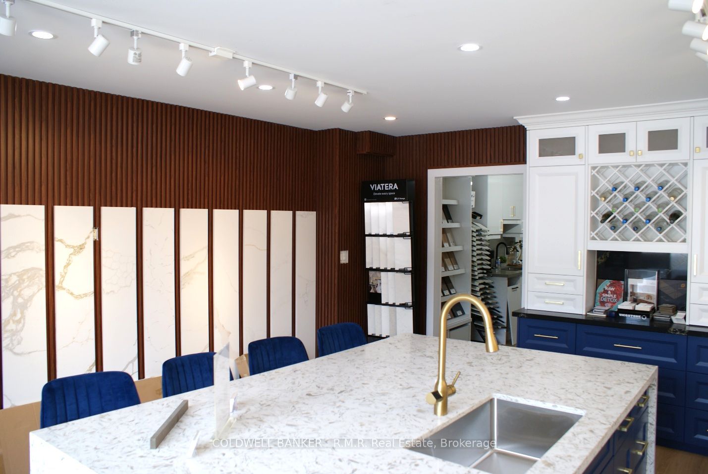 21 Bond Street E Property Photo 8