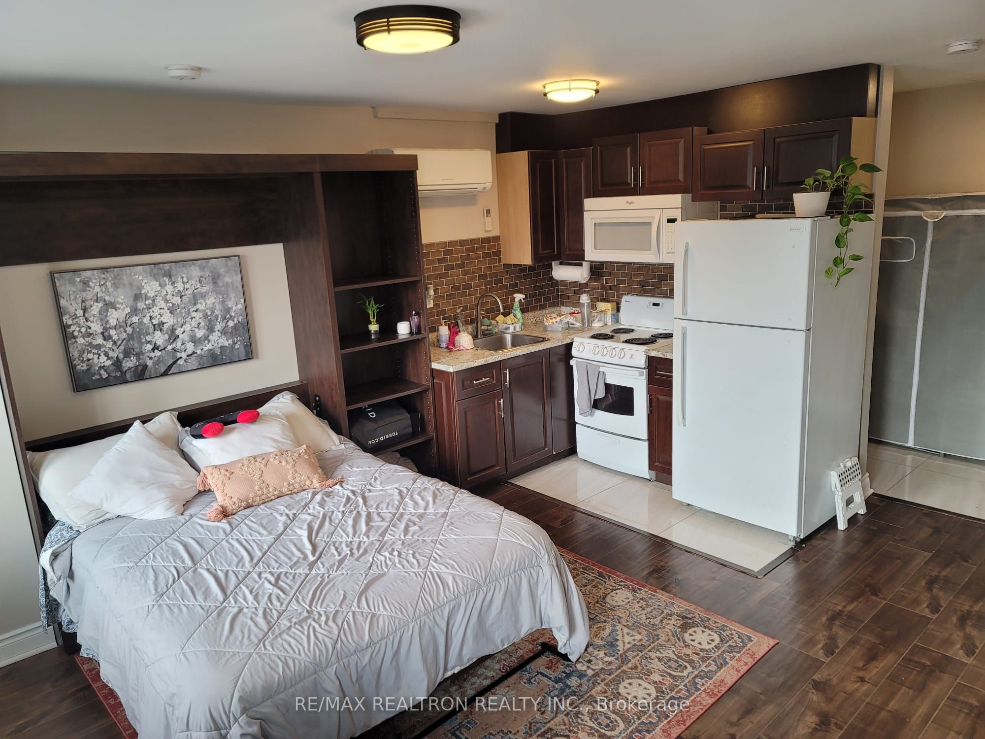 1299 Danforth Avenue Property Photo 16