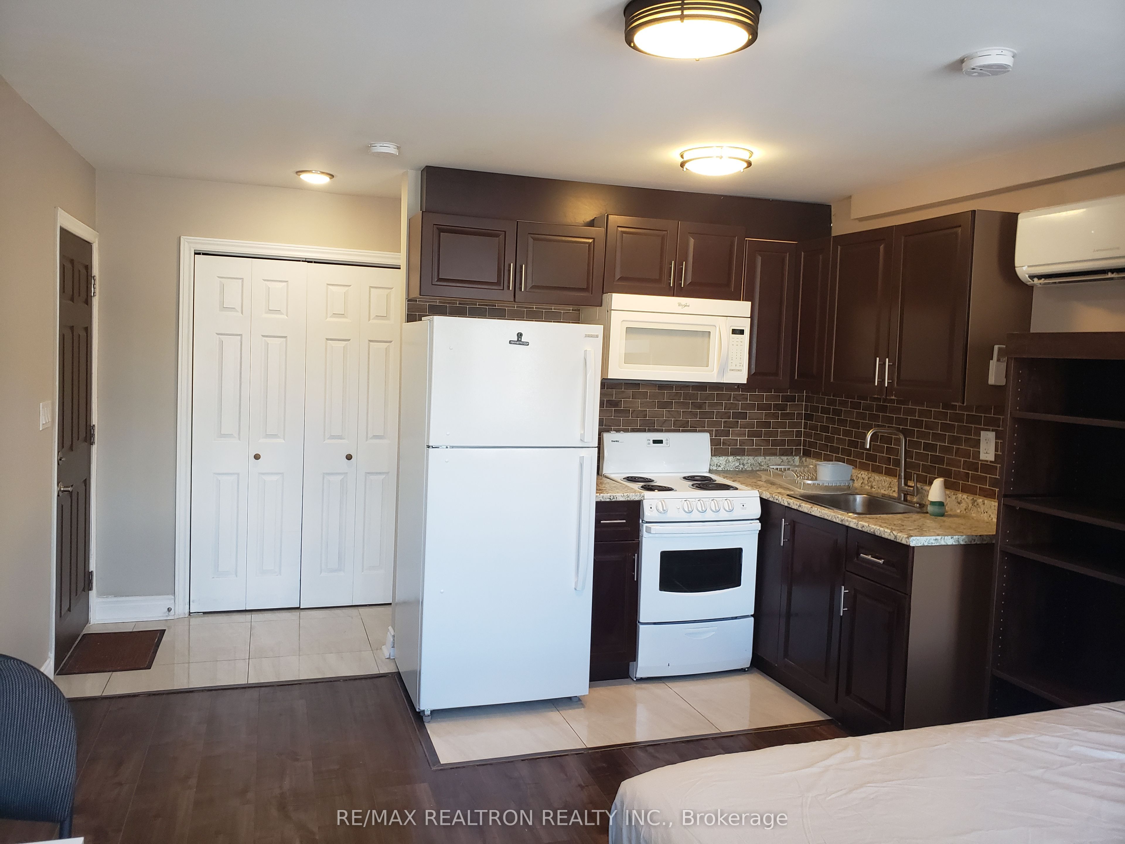 1299 Danforth Avenue Property Photo 24