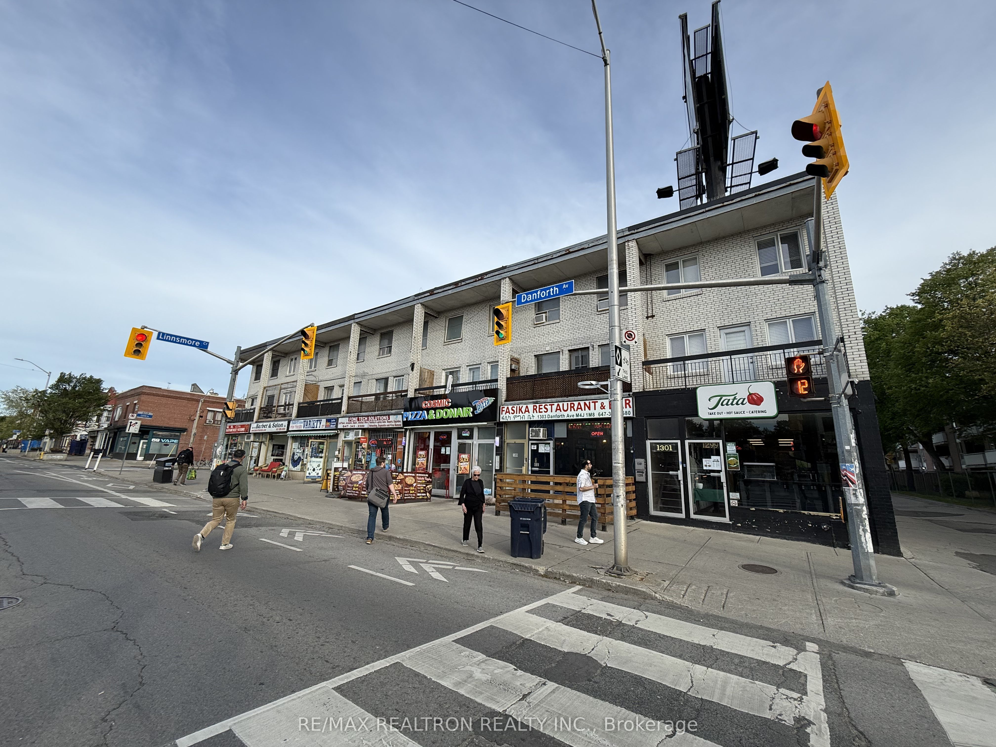 1299 Danforth Avenue Property Photo 34