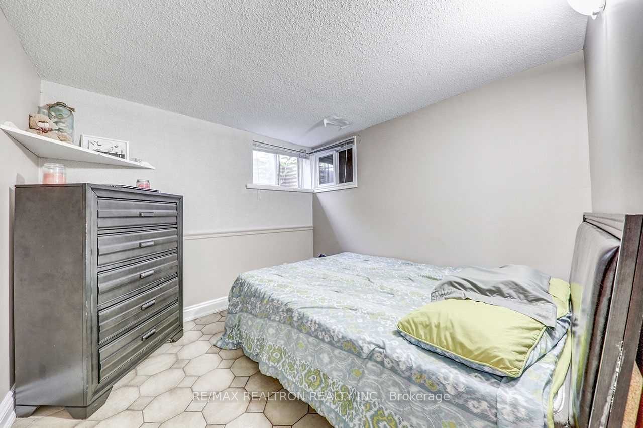 117 Dunsfold Drive Property Photo 17