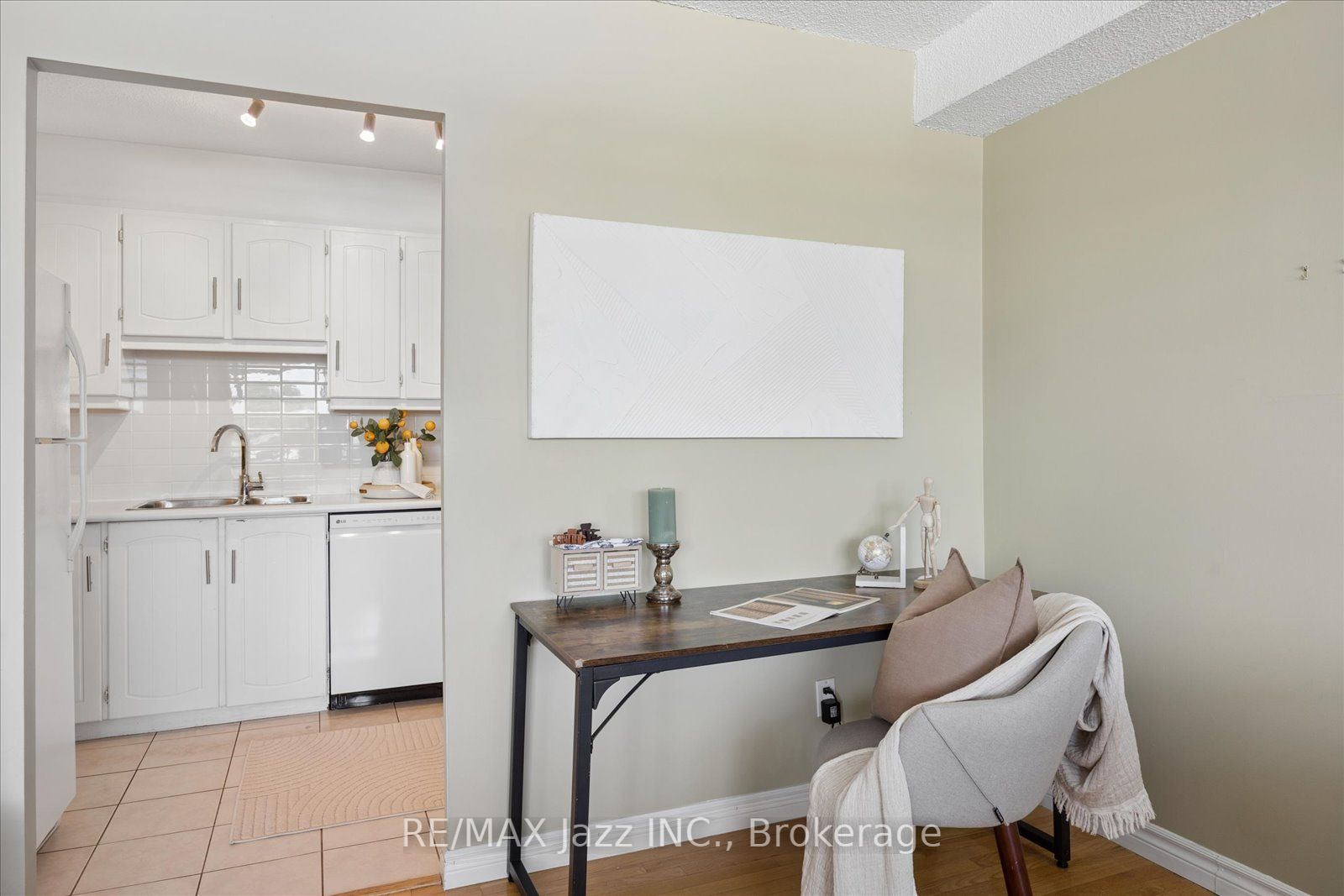 55 William Street E 511 Property Photo 4