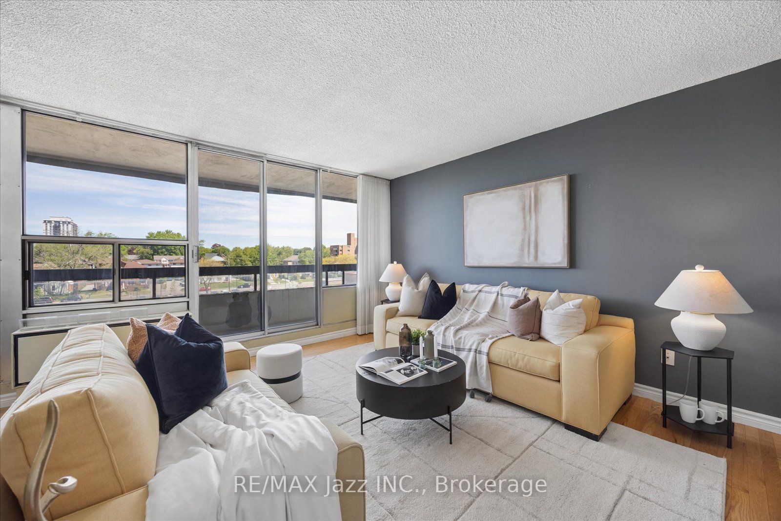 55 William Street E 511 Property Photo 5