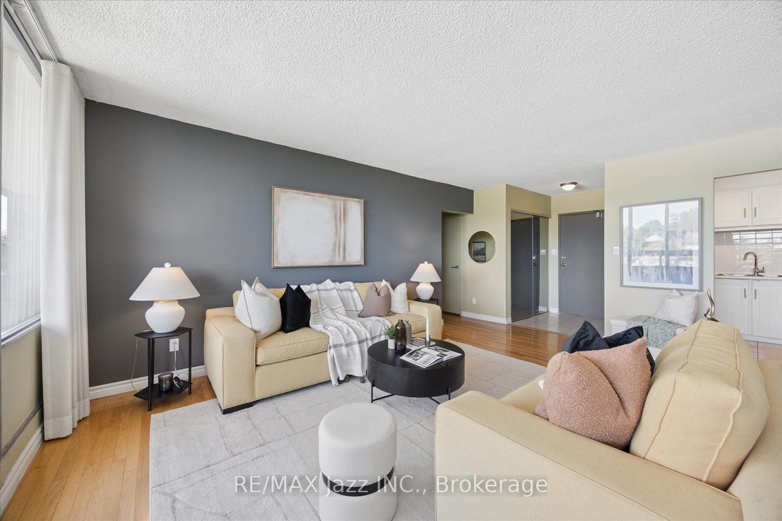 55 William Street E 511 Property Photo 6