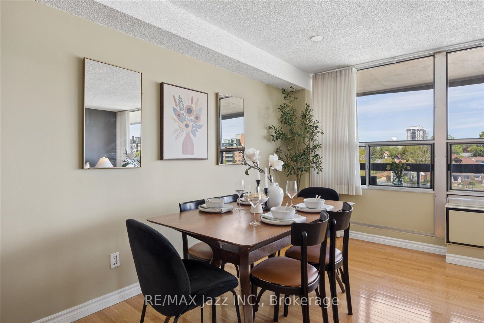 55 William Street E 511 Property Photo 7