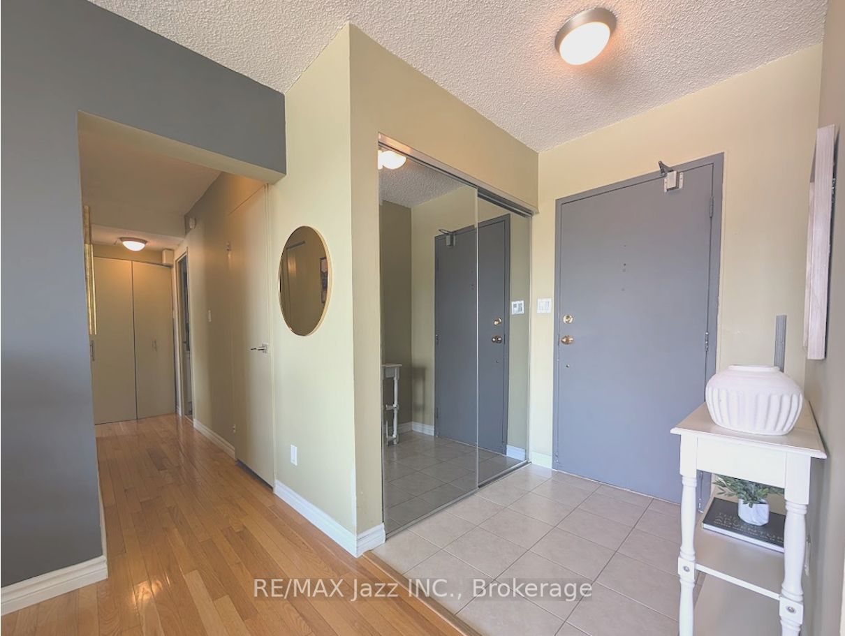 55 William Street E 511 Property Photo 8
