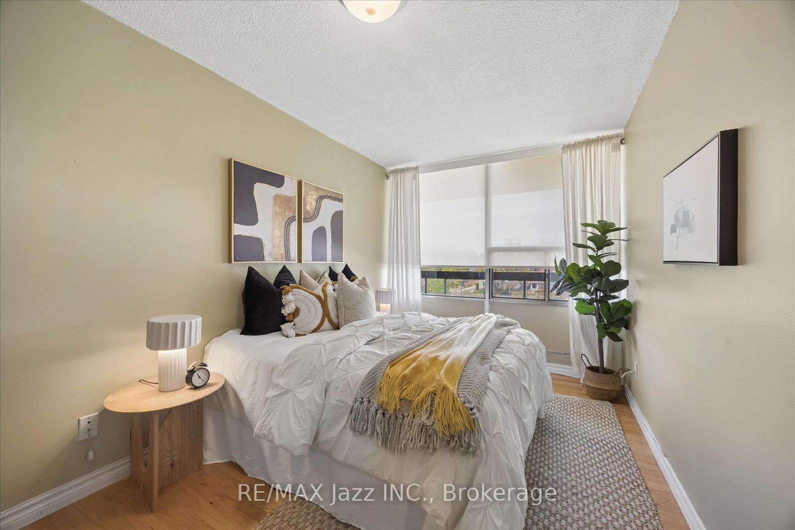 55 William Street E 511 Property Photo 12