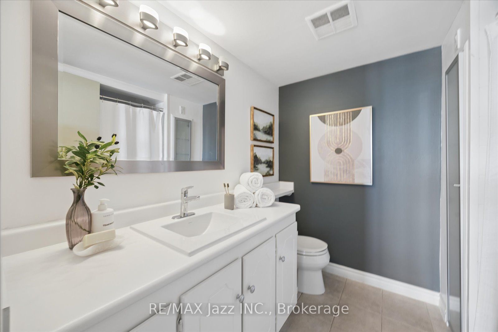 55 William Street E 511 Property Photo 13