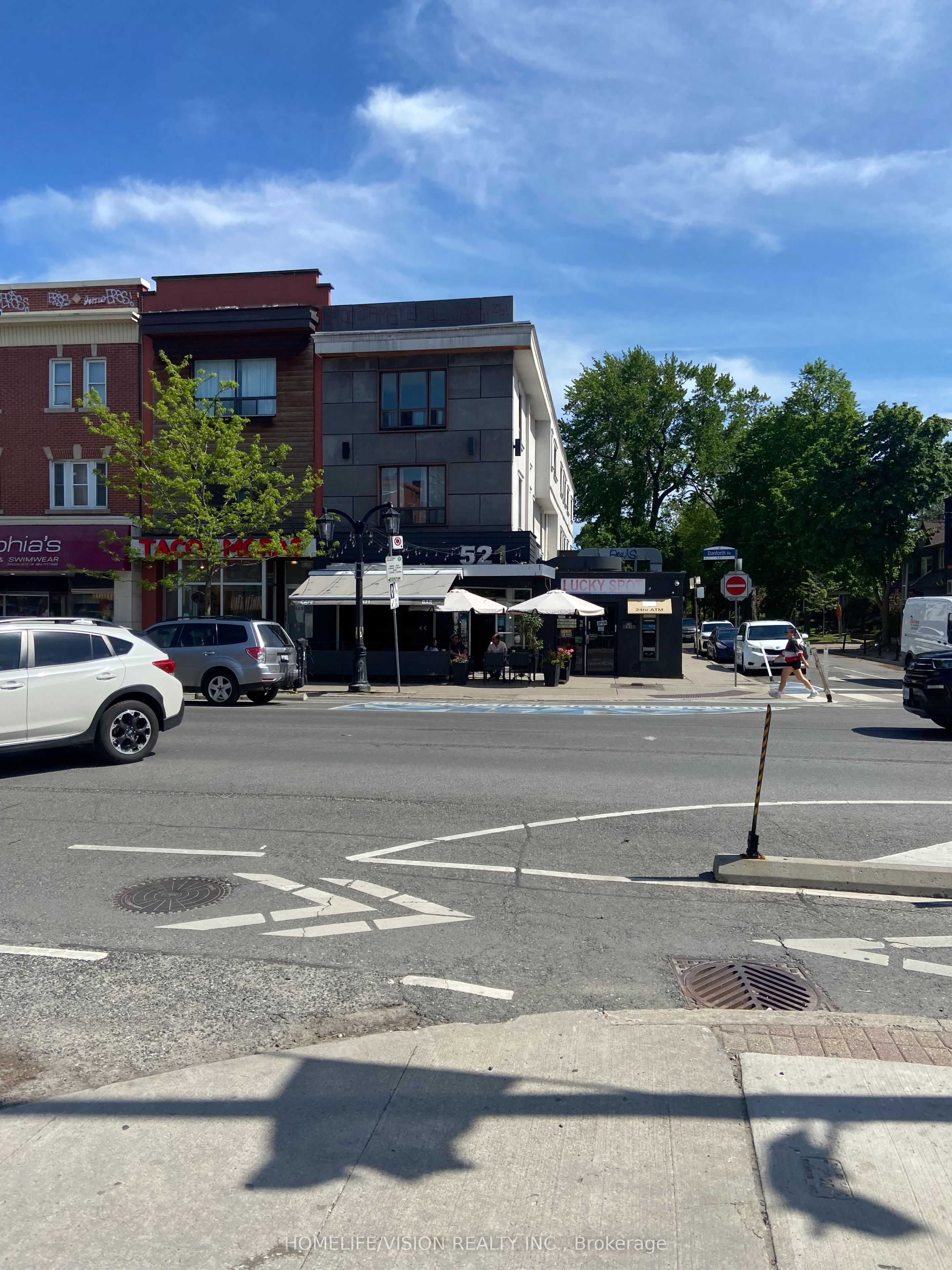 521 Danforth Avenue 000