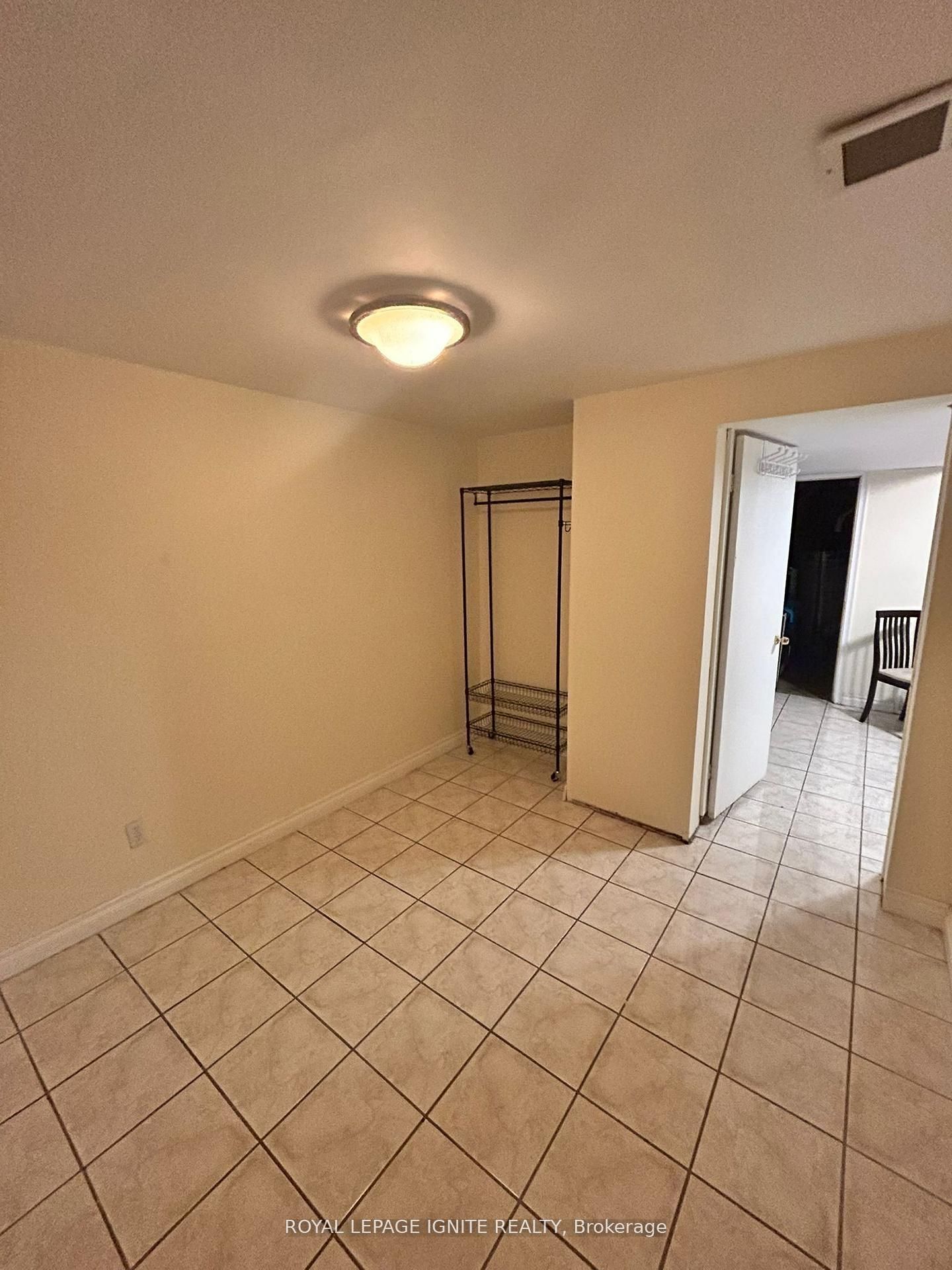 200 Phyllis Avenue Lower Property Photo 3