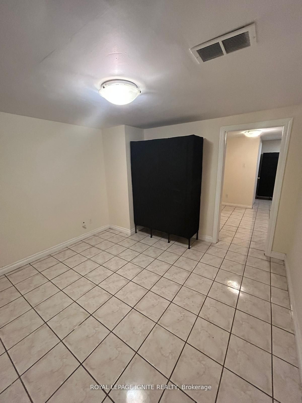 200 Phyllis Avenue Lower Property Photo 4