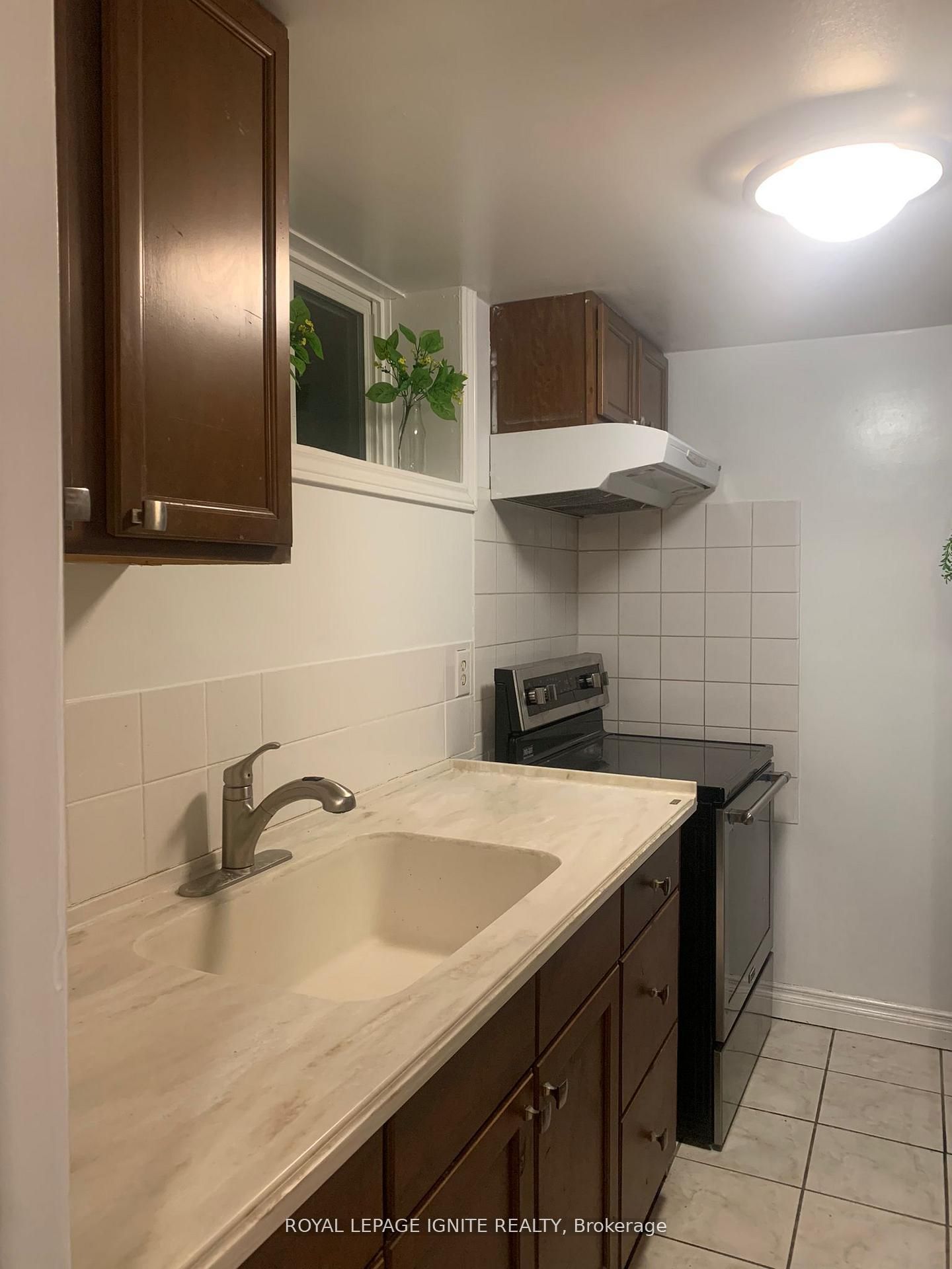 200 Phyllis Avenue Lower Property Photo 6