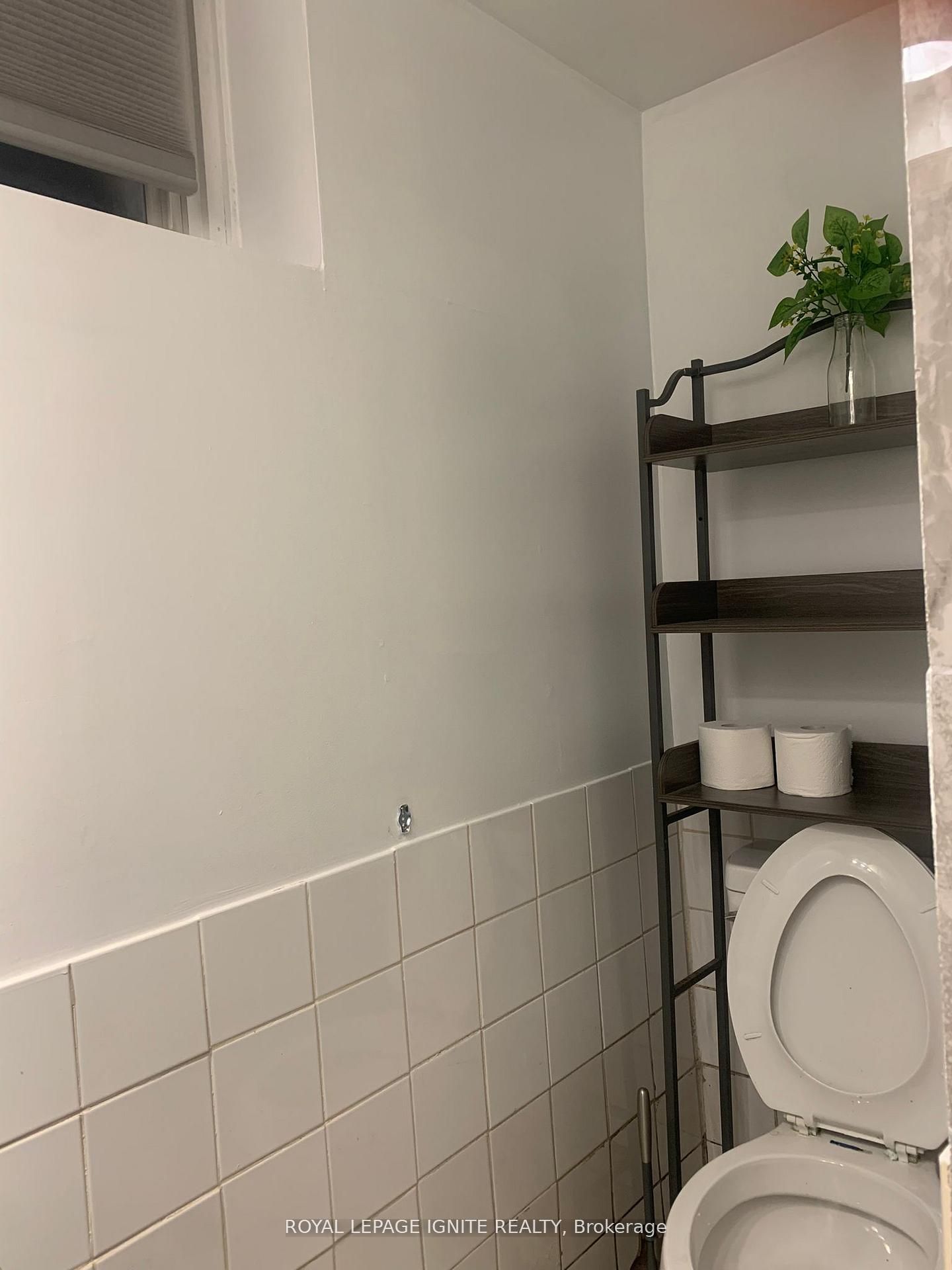 200 Phyllis Avenue Lower Property Photo 10