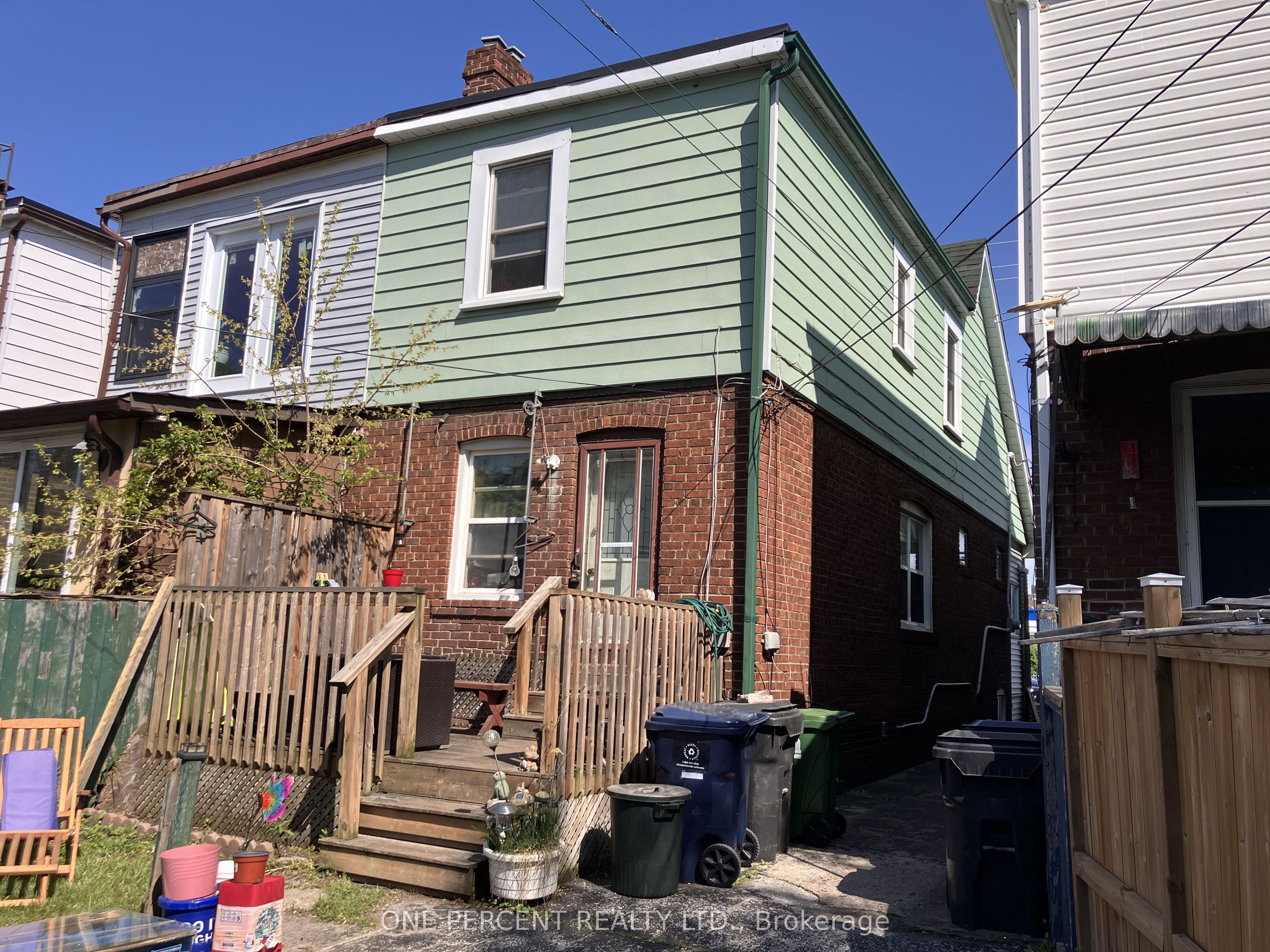 2461 Gerrard Street E Property Photo 2