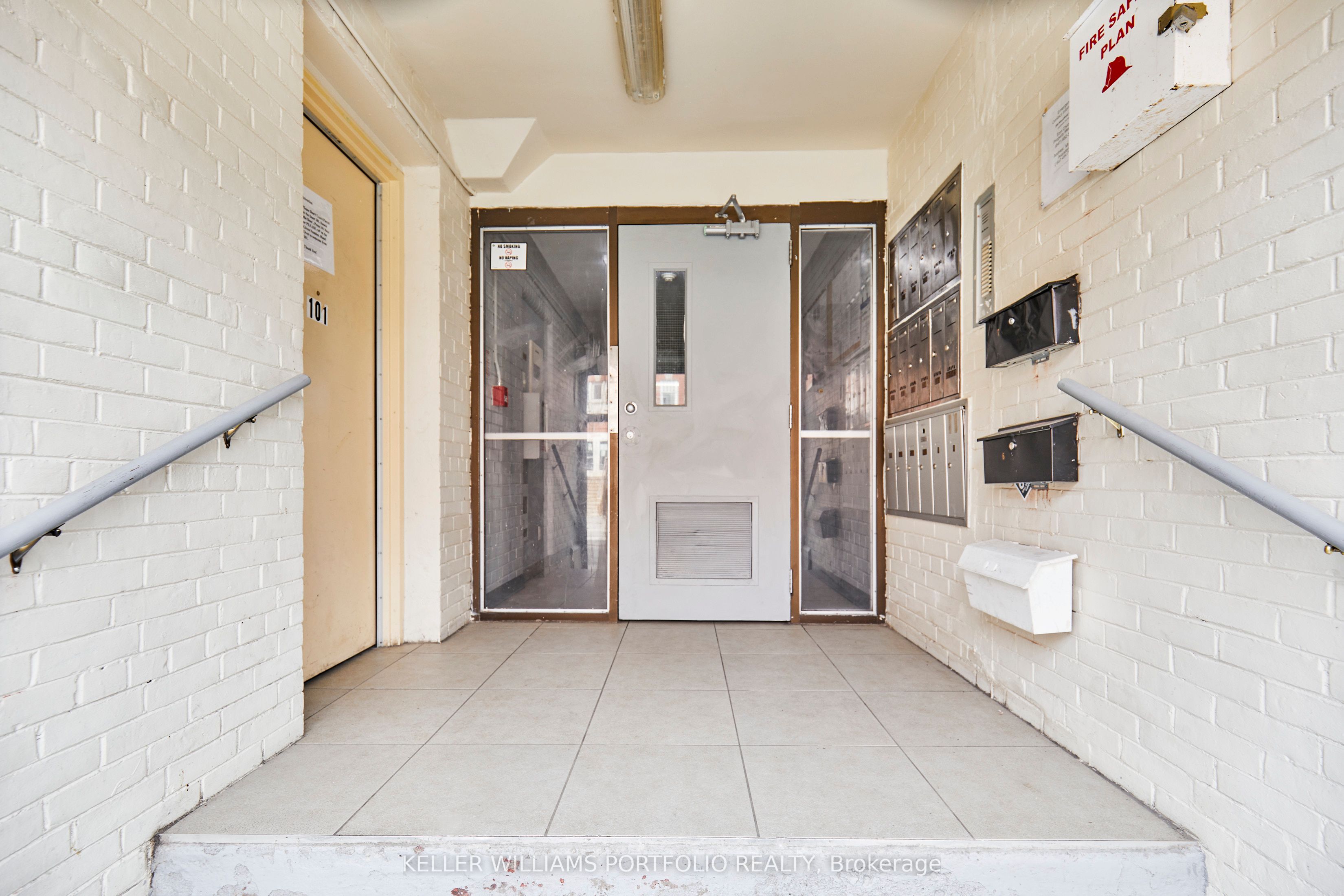 1395 Gerrard Street E Property Photo 3