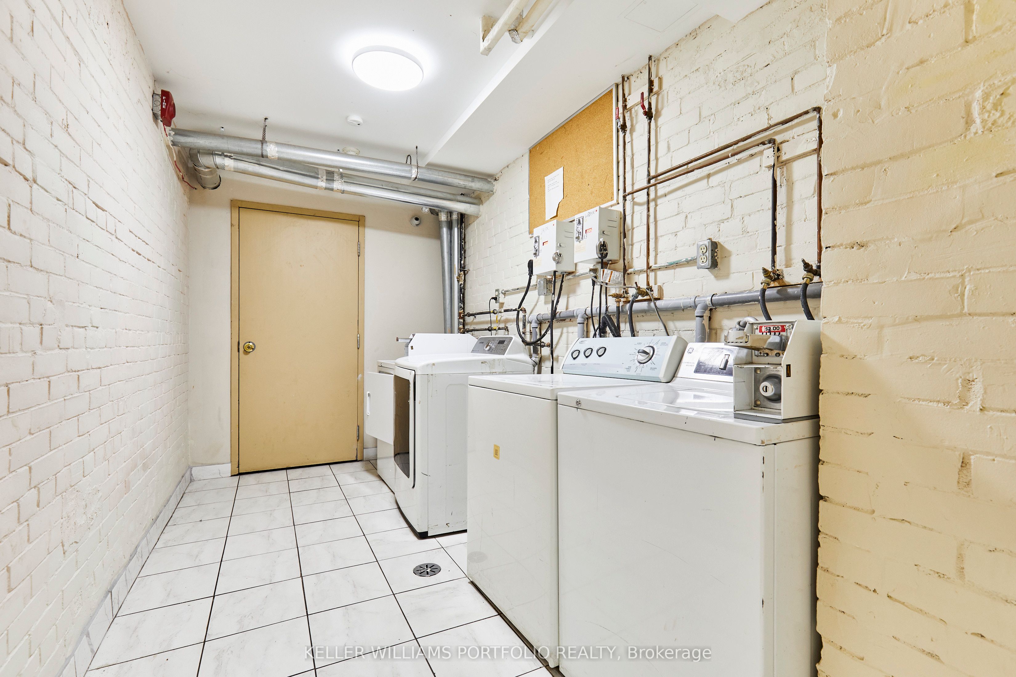 1395 Gerrard Street E Property Photo 7