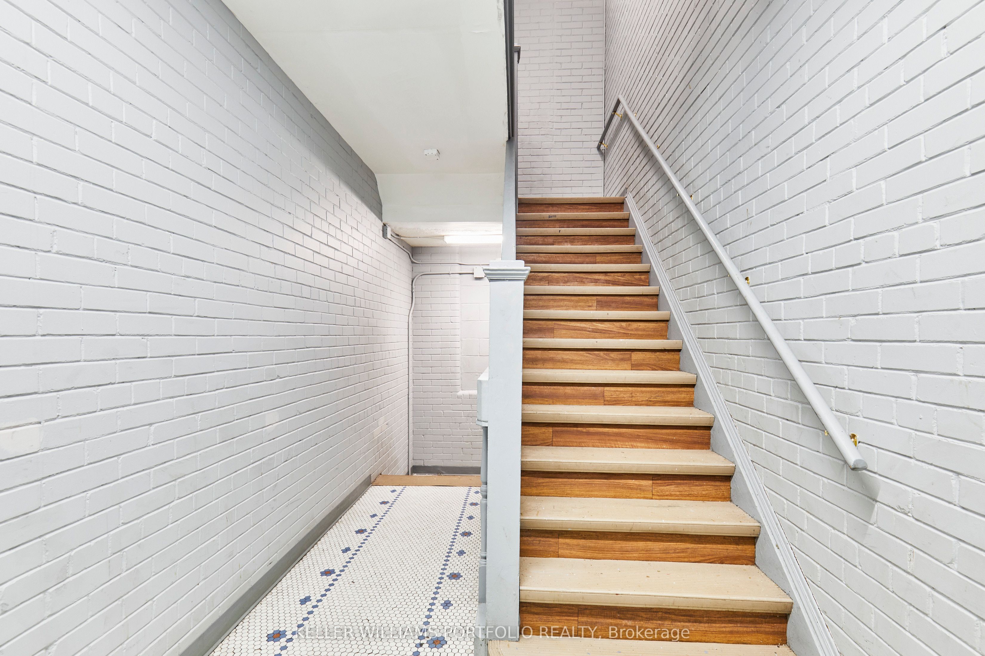 1395 Gerrard Street E Property Photo 10