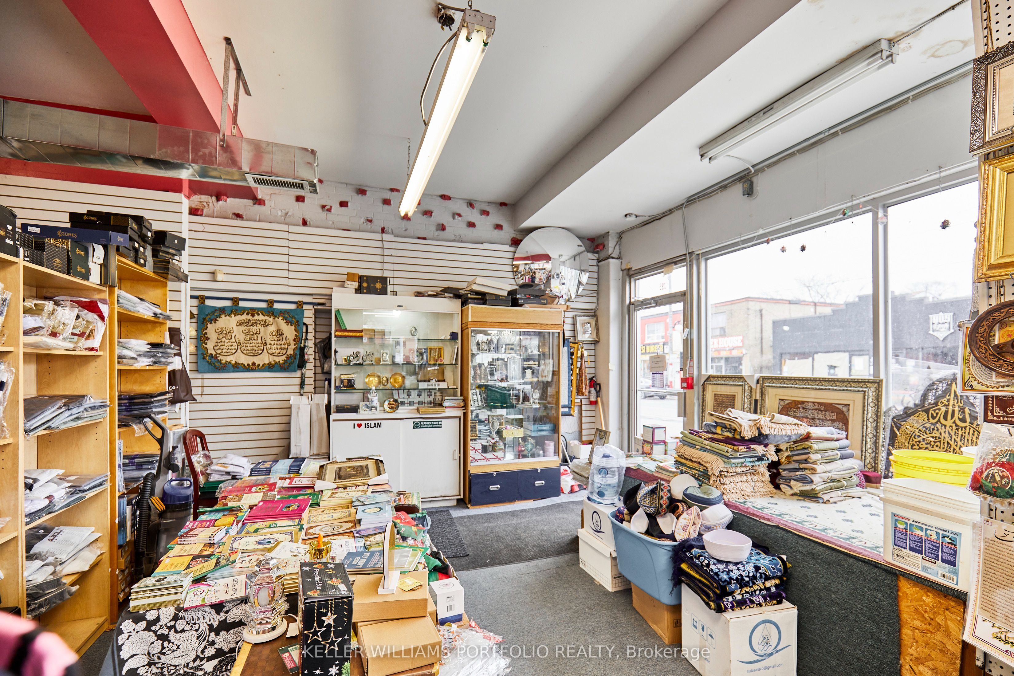 1395 Gerrard Street E Property Photo 14