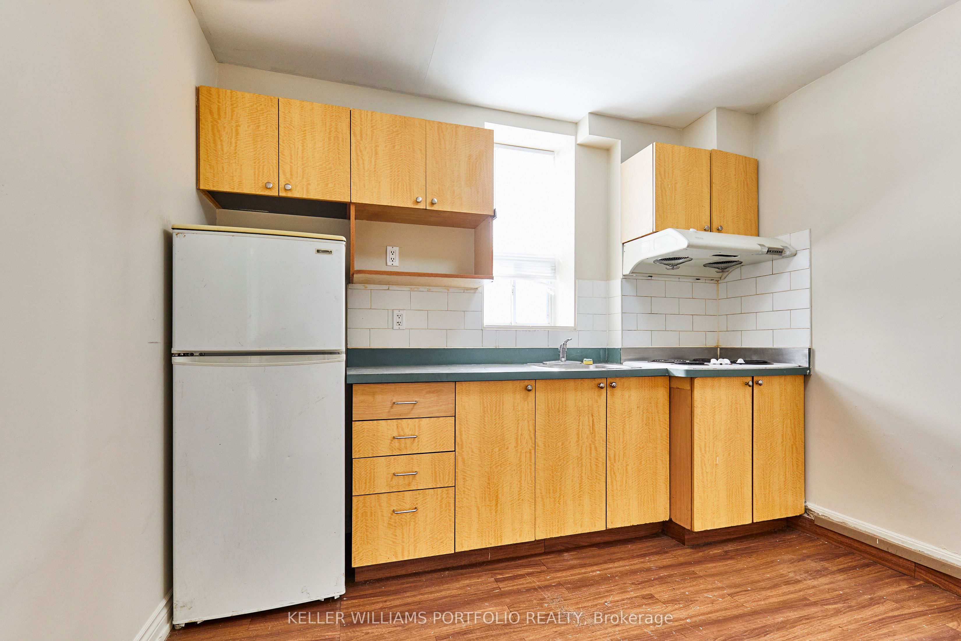 1395 Gerrard Street E Property Photo 20