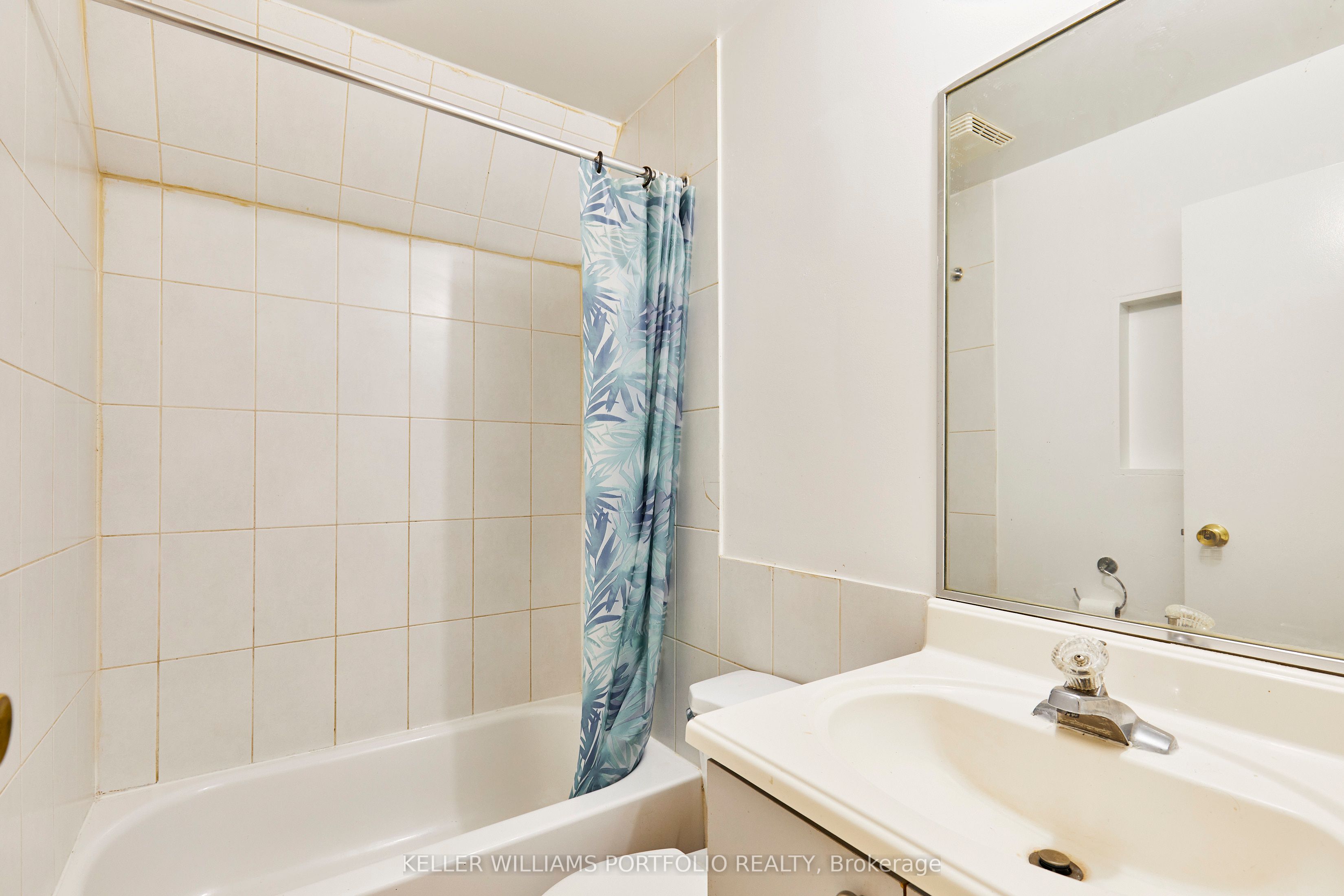 1395 Gerrard Street E Property Photo 21