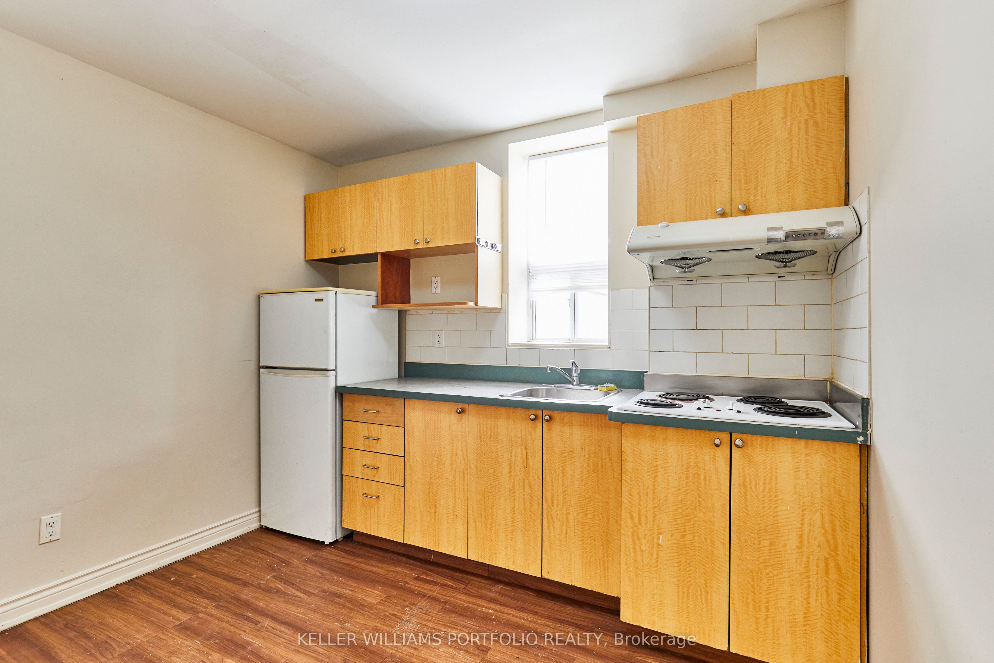 1395 Gerrard Street E Property Photo 22