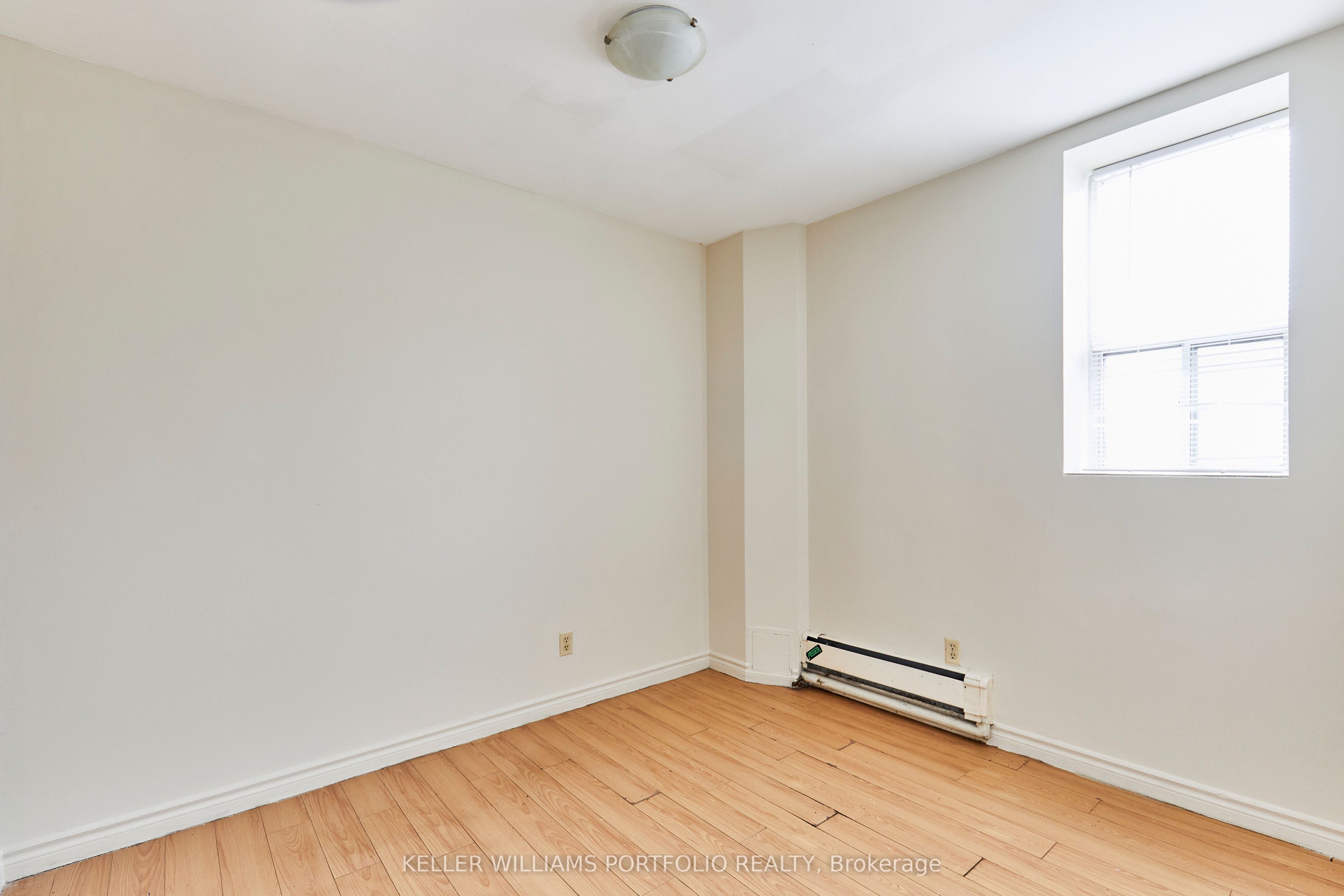 1395 Gerrard Street E Property Photo 23