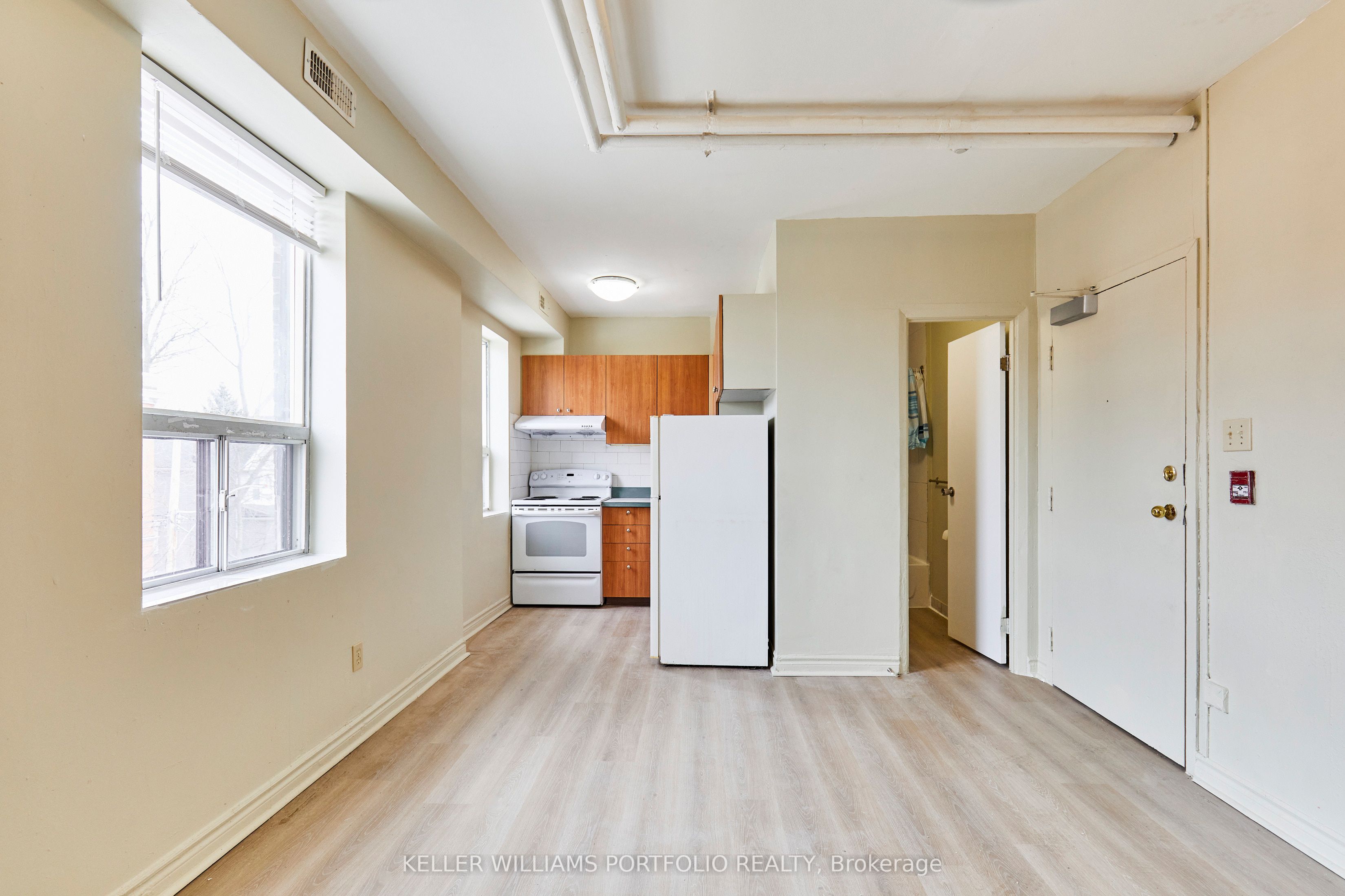 1395 Gerrard Street E Property Photo 25