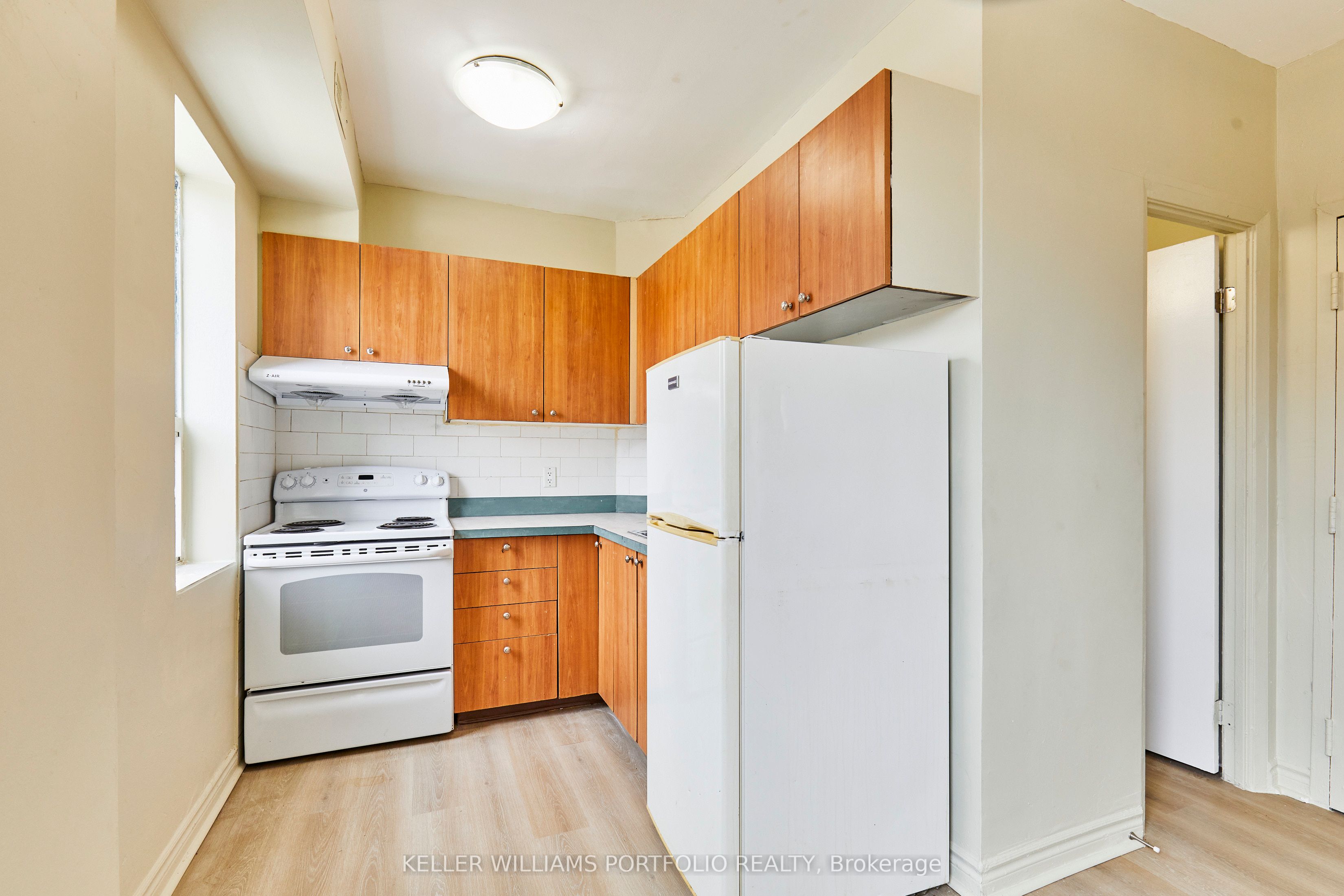 1395 Gerrard Street E Property Photo 26