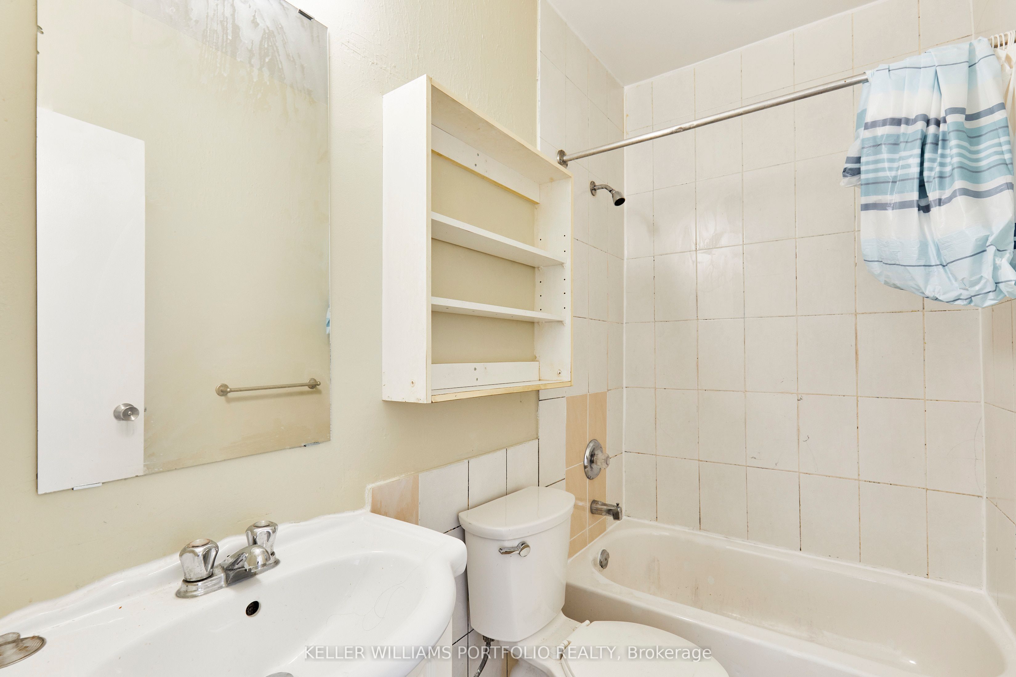 1395 Gerrard Street E Property Photo 30