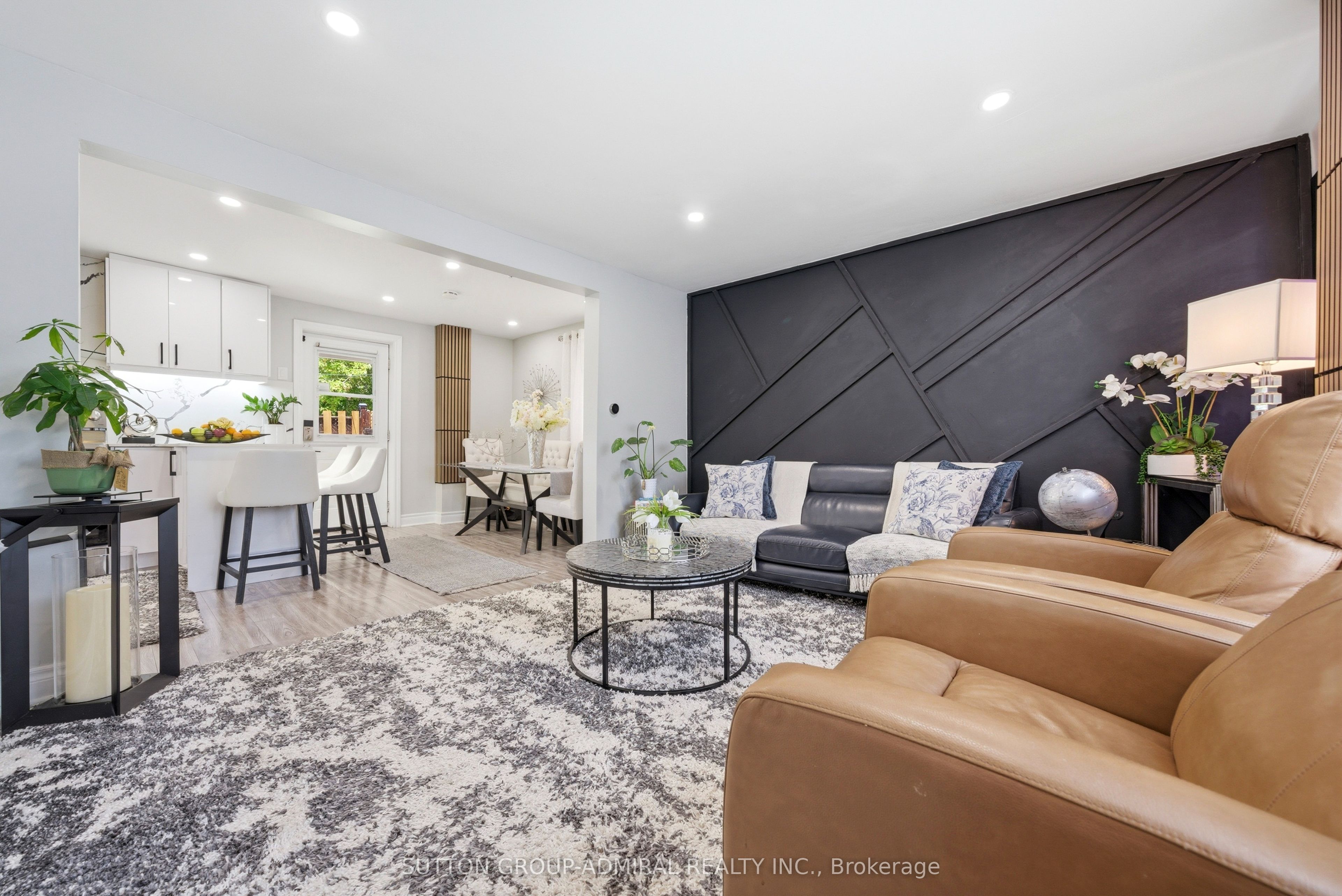 20 Brock Street E Property Photo 2