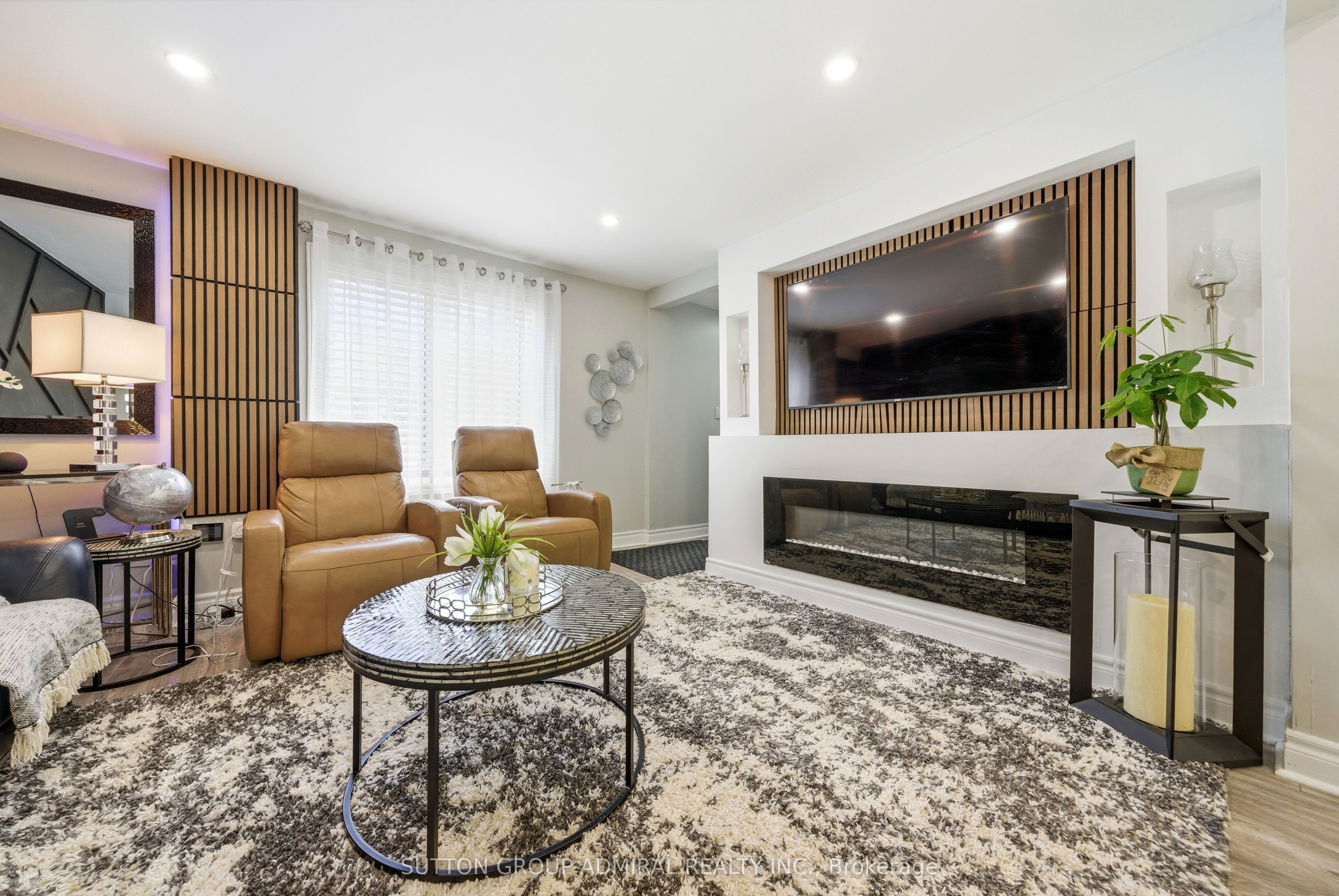 20 Brock Street E Property Photo 4