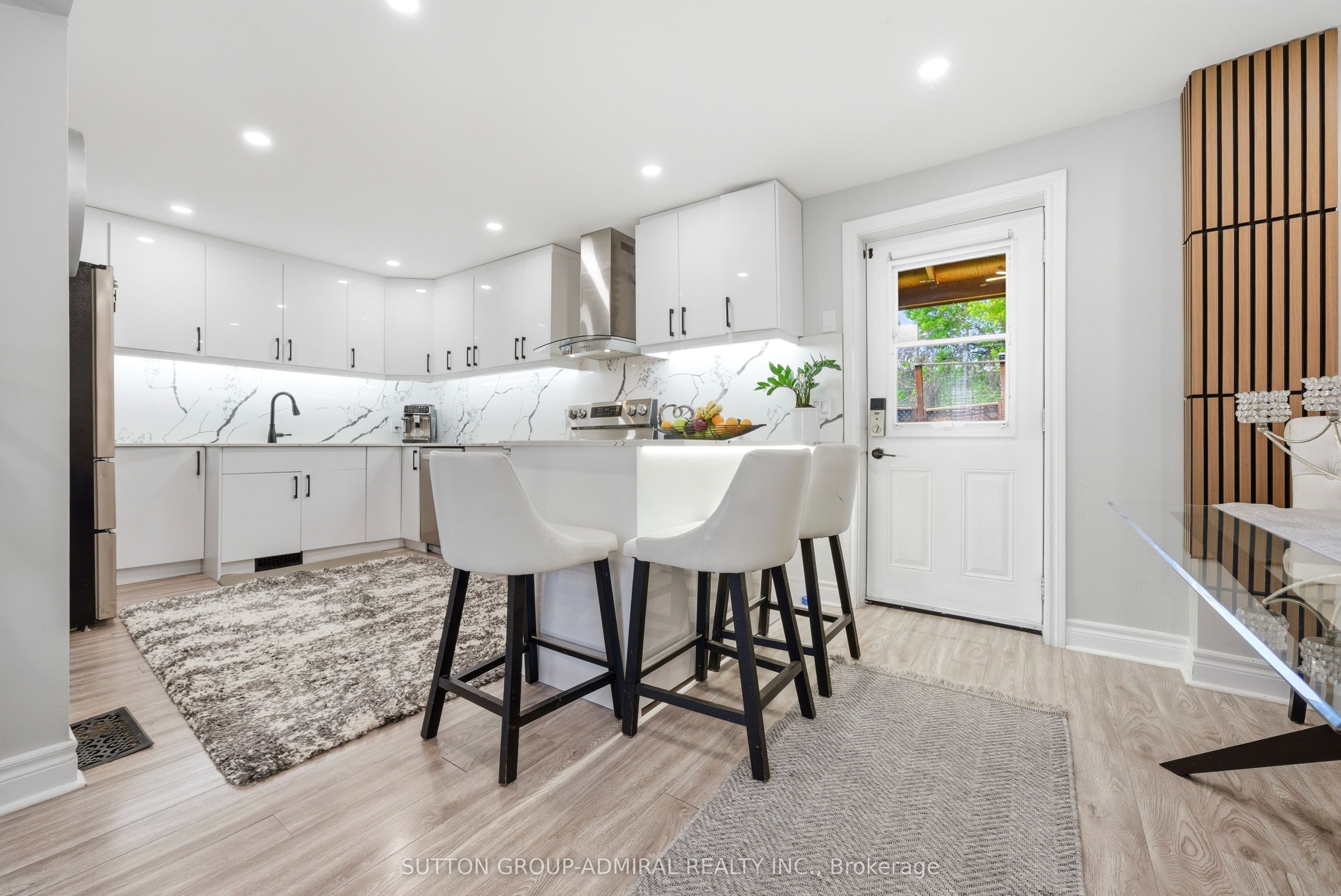 20 Brock Street E Property Photo 5