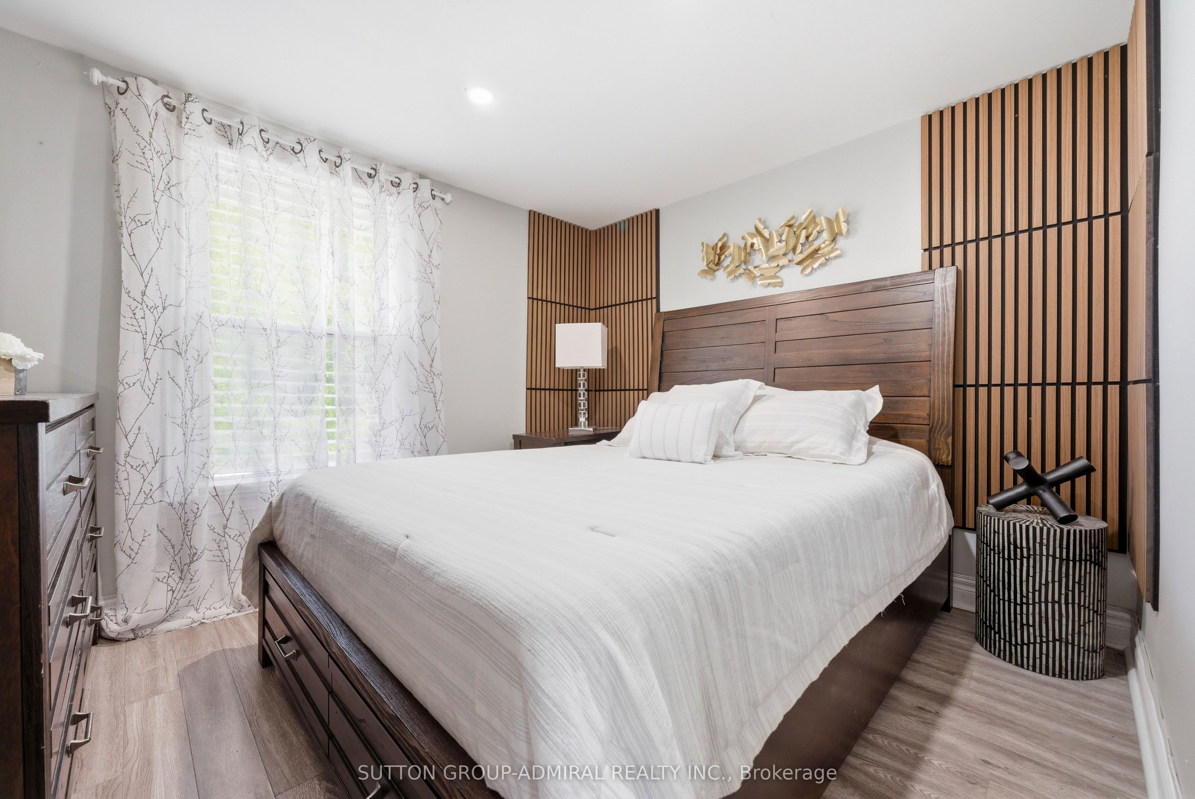 20 Brock Street E Property Photo 14