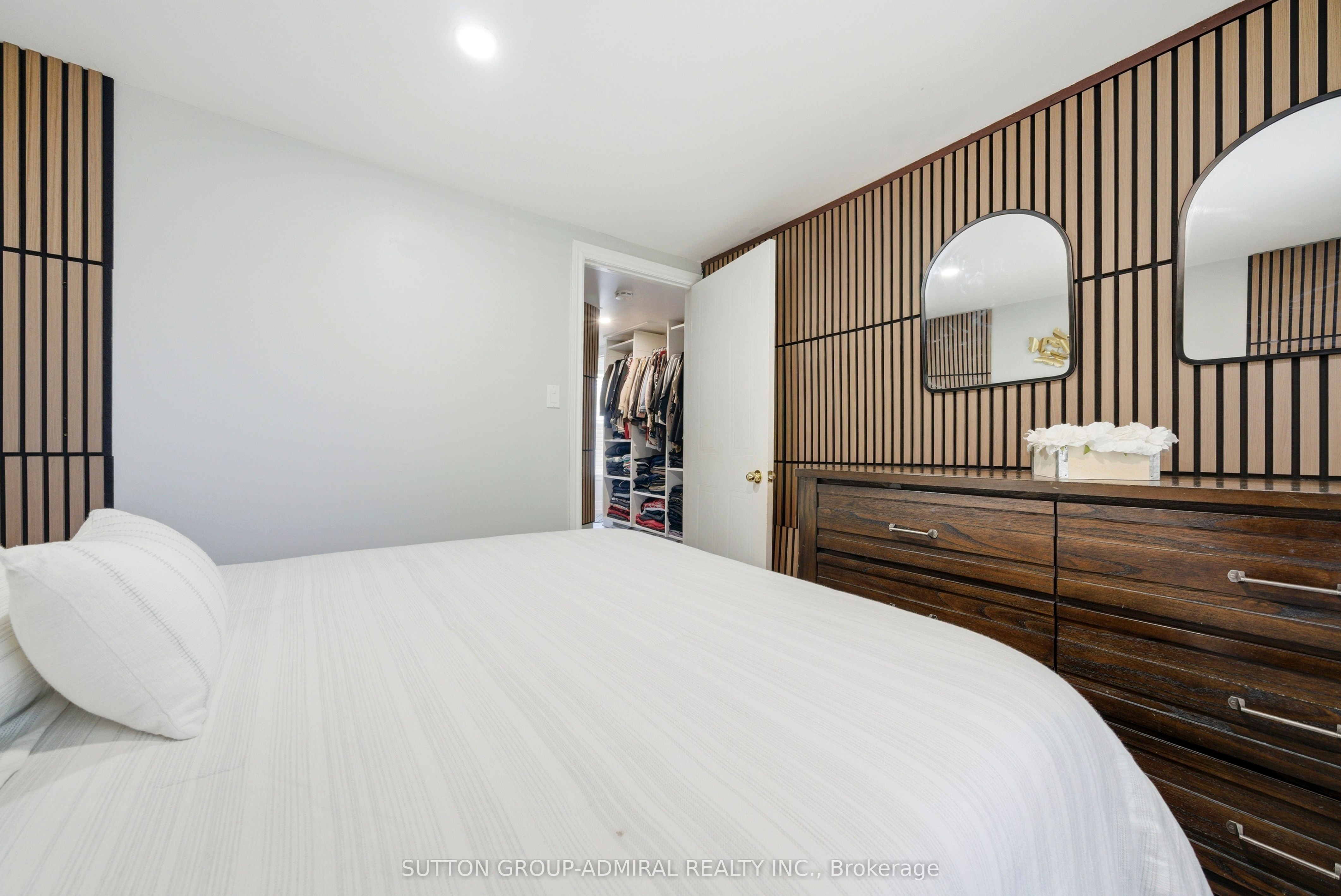 20 Brock Street E Property Photo 16