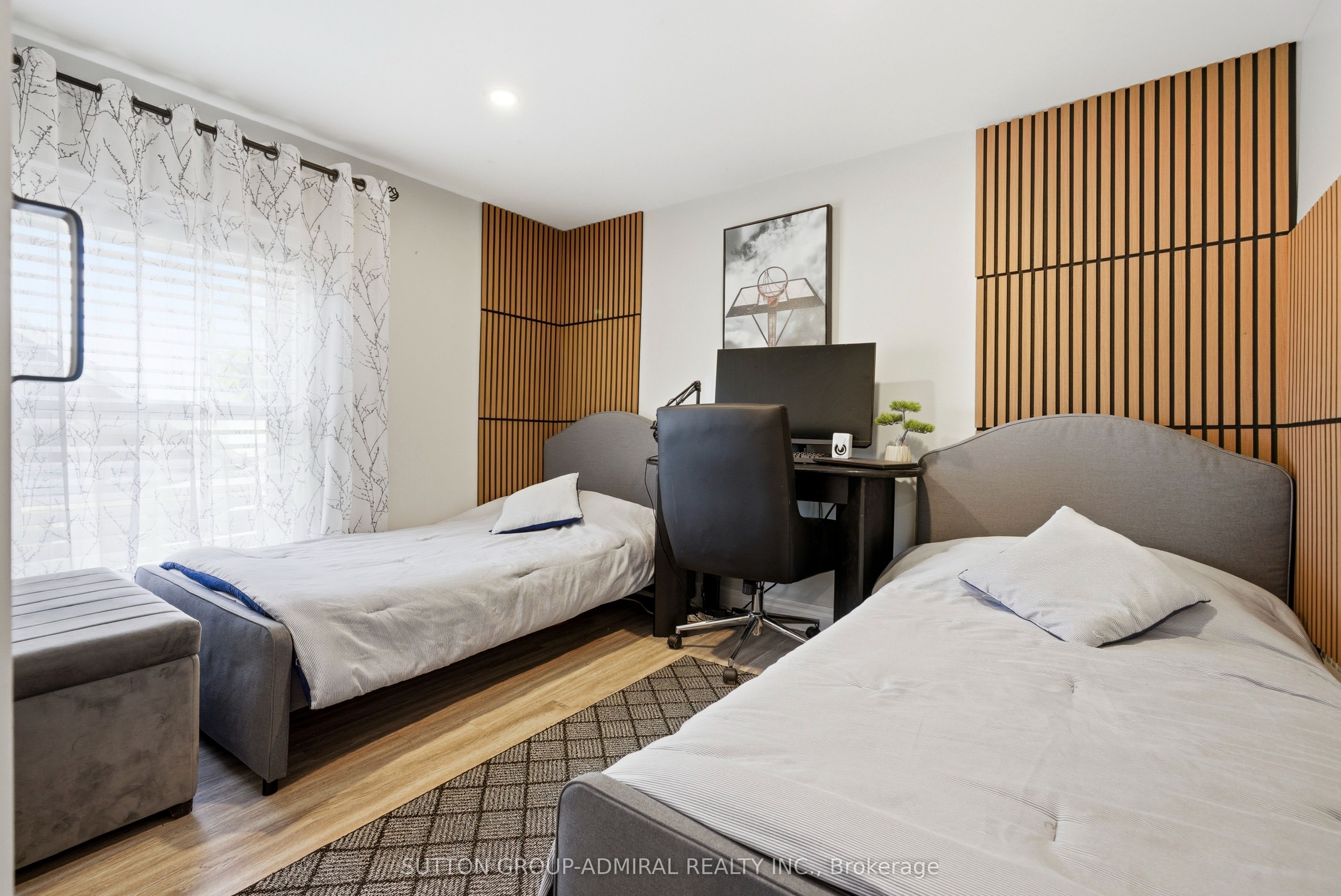 20 Brock Street E Property Photo 22