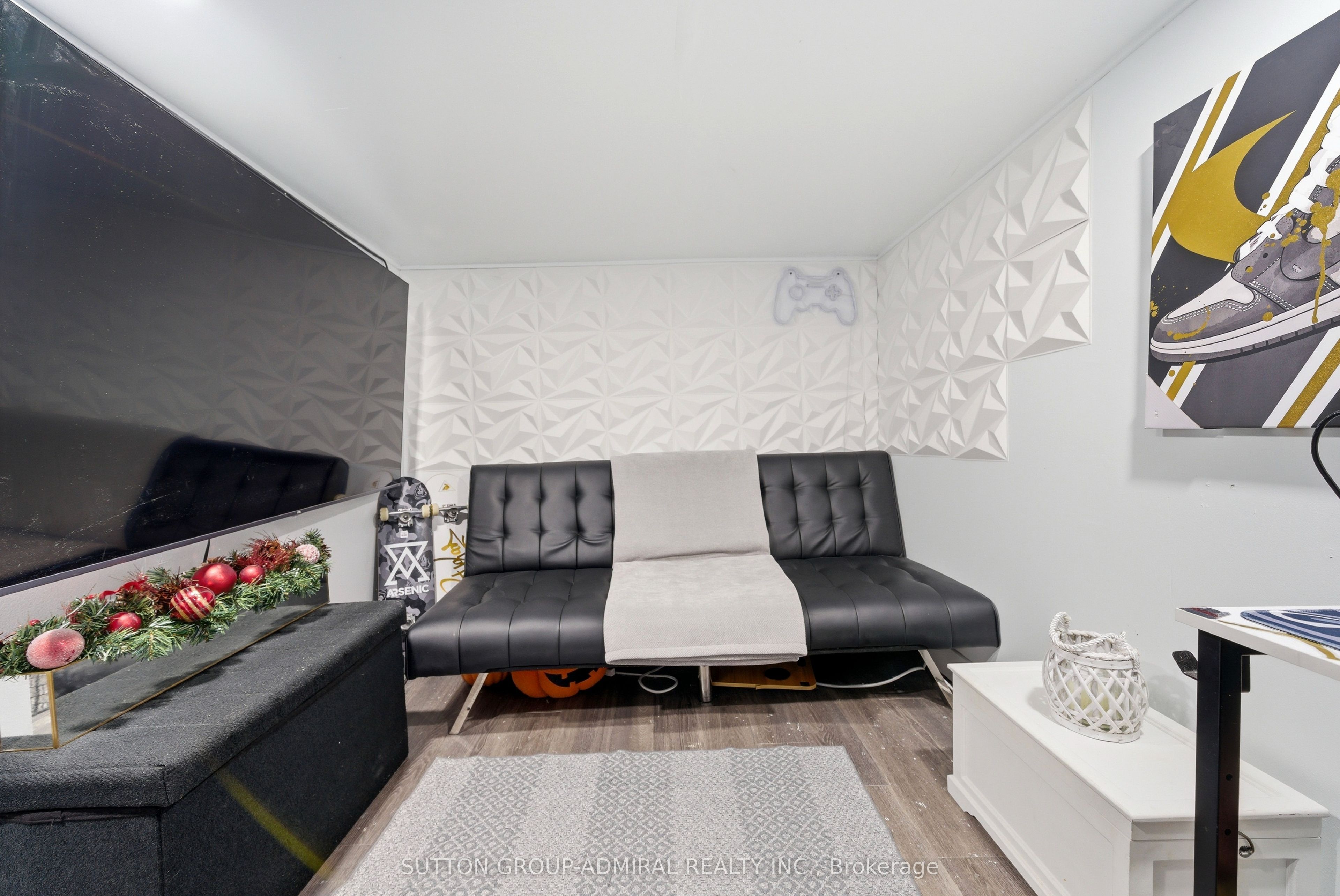 20 Brock Street E Property Photo 25